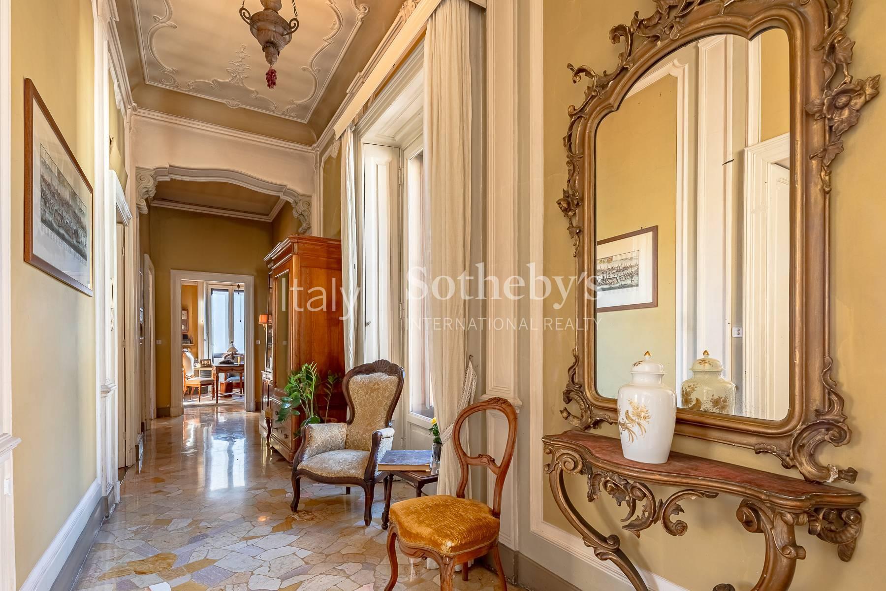 Charming prestigious residence in a majestic building - 6