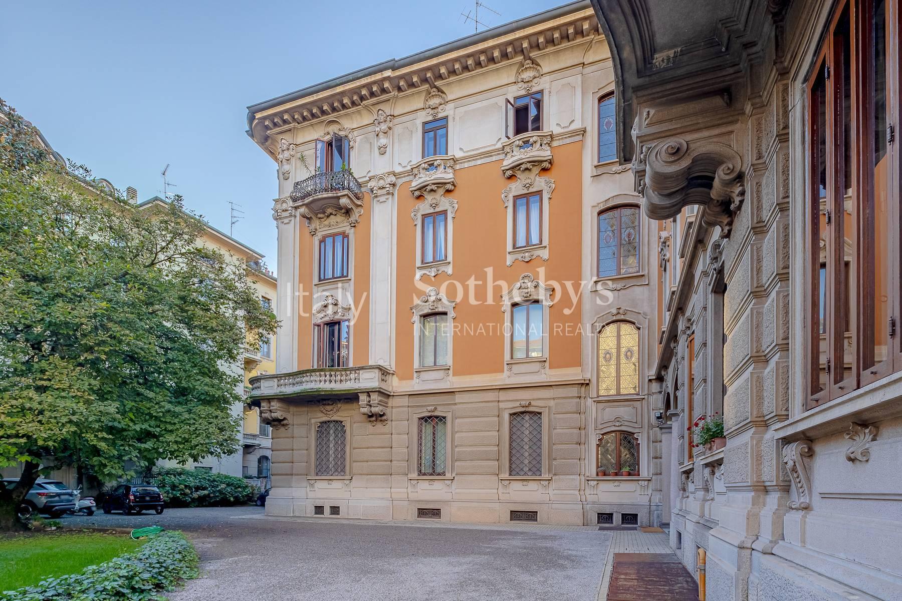 Charming prestigious residence in a majestic building - 25