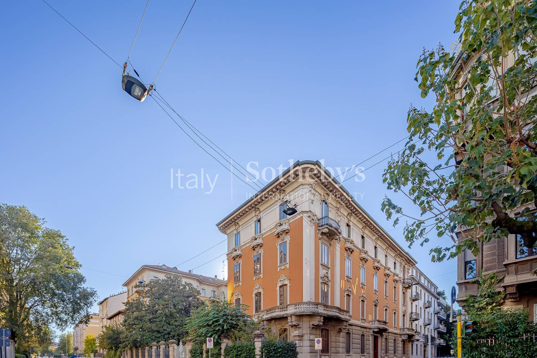 Charming prestigious residence in a majestic building - 28