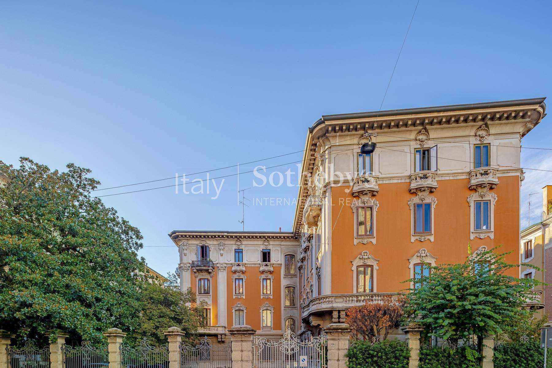 Charming prestigious residence in a majestic building - 29