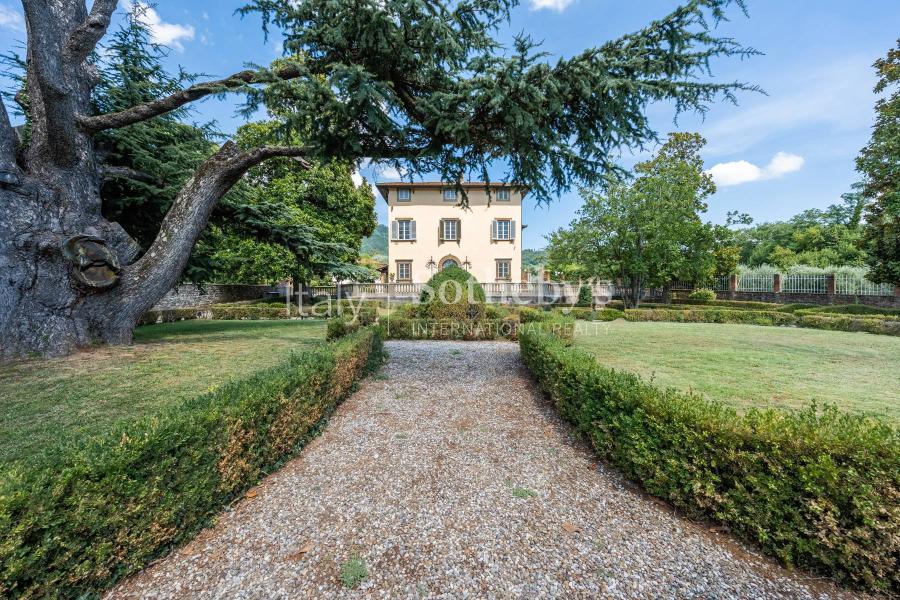 Beautiful 18th century villa near Lucca Villa For sale Lucca