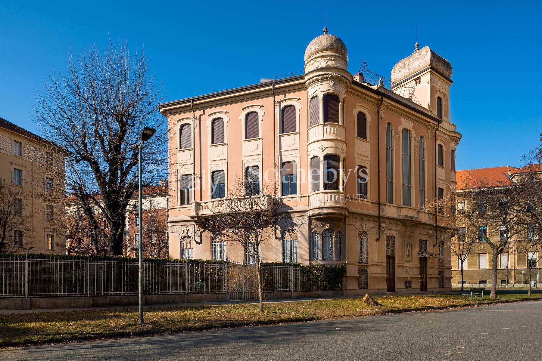 Neo-baroque apartment inside a villa in the center of Turin - 3