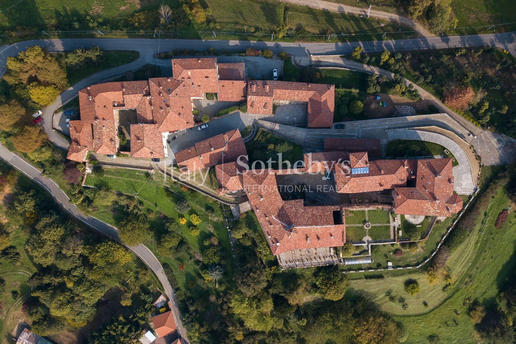 Porzione di Castello del '700 sulle colline del Biellese - 21