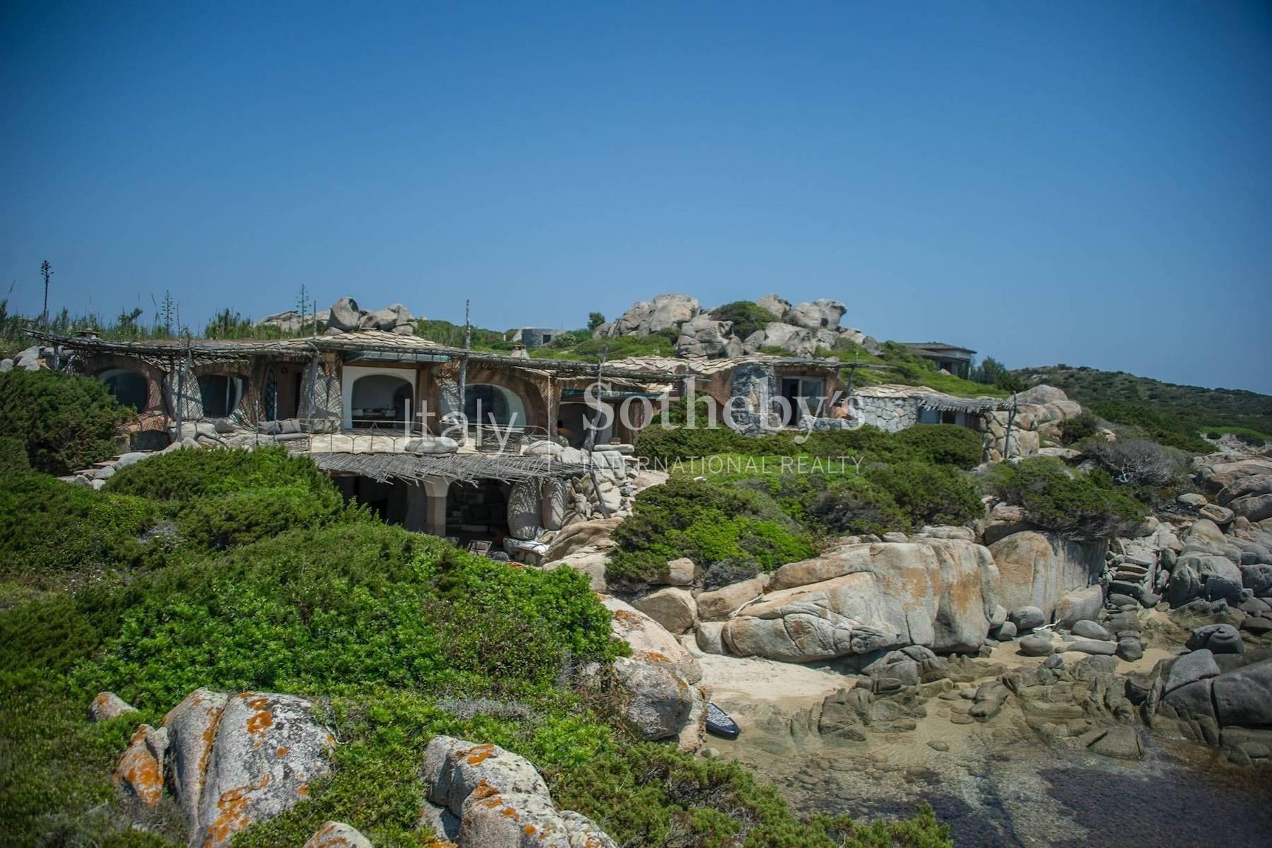 Cavallo Island, Corsica - Pieds-dans-l'eau villa designed by the architect Savin Couelle - 3