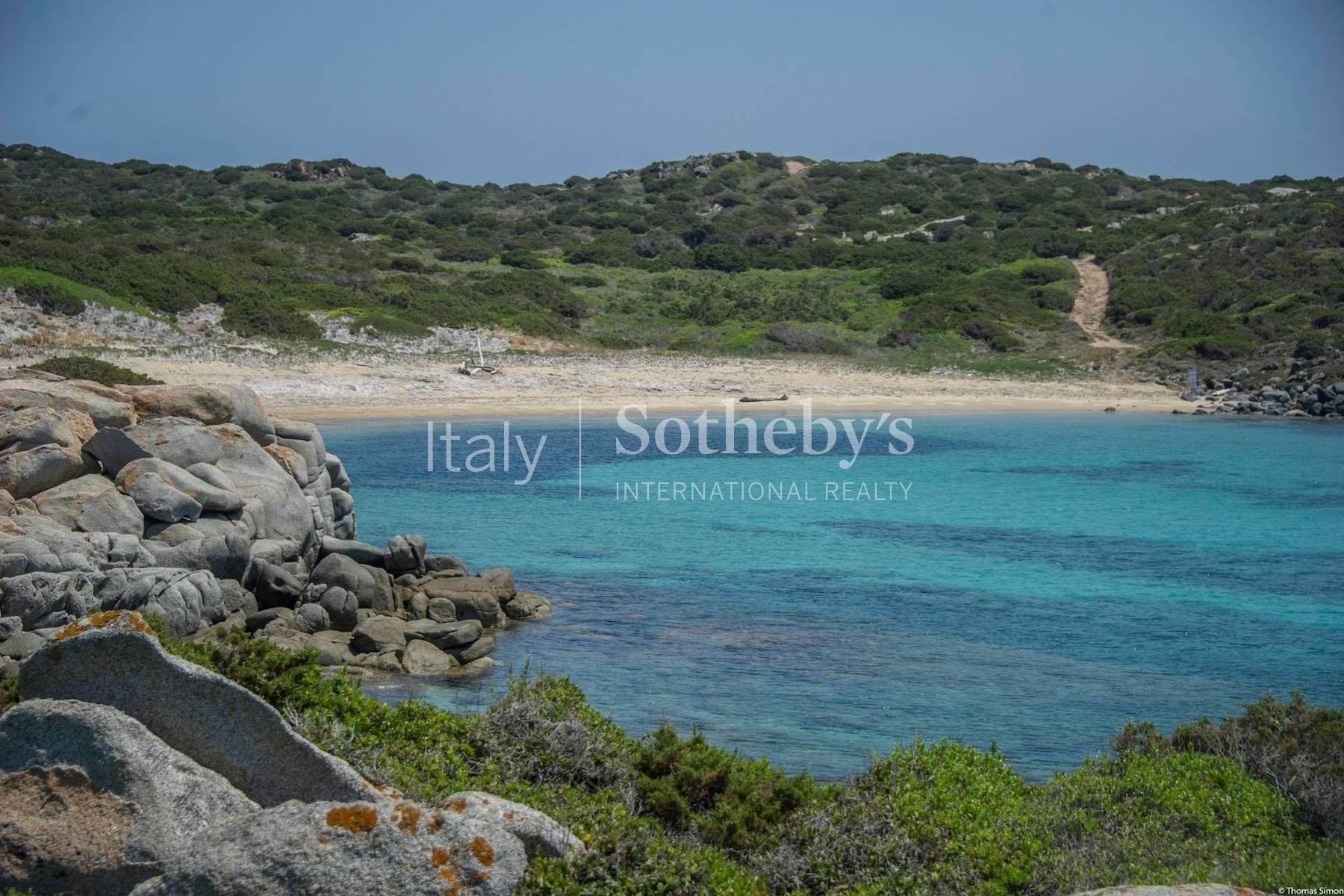 Cavallo Island, Corsica - Вилла у моря, дизайн архитектора Savin Couelle - 15