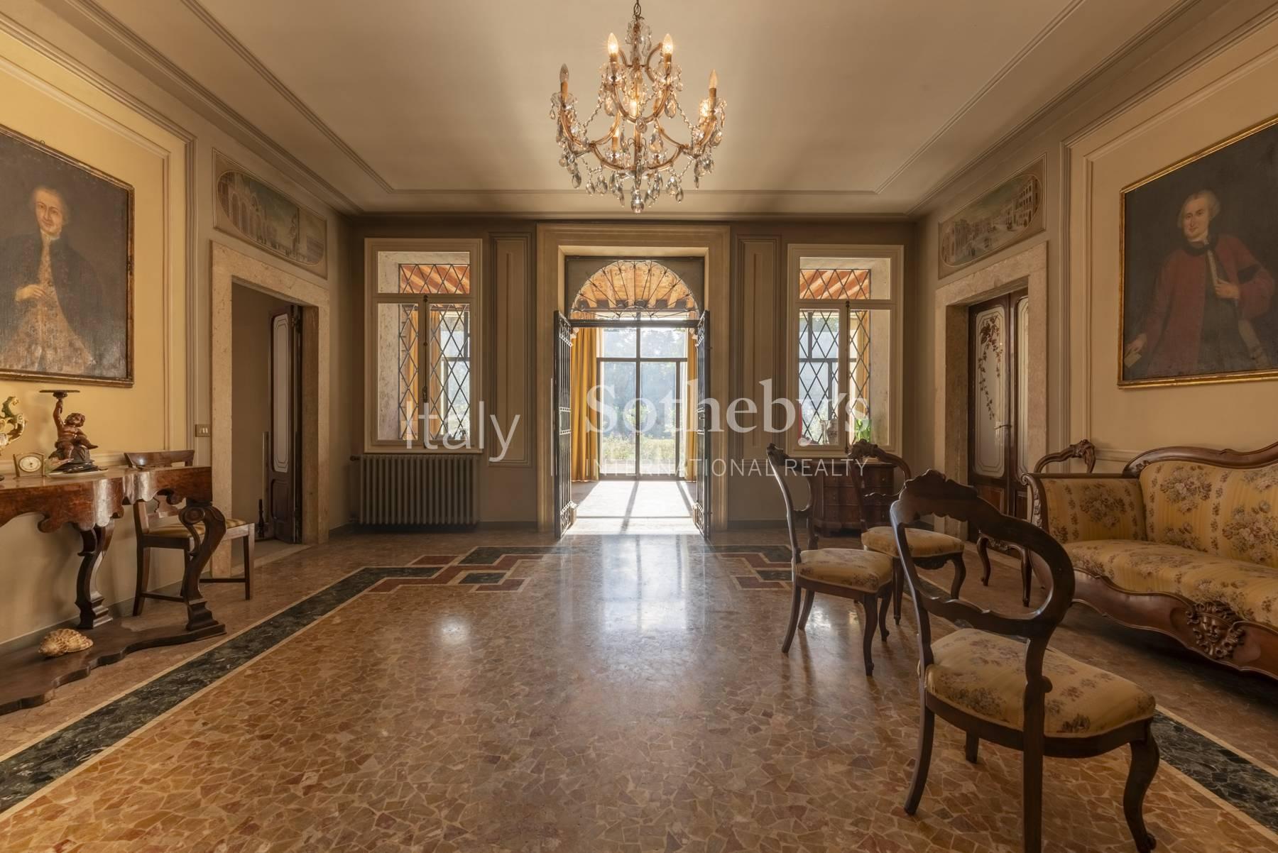 Neoclassical Venetian Villa with park and outbuildings - 4