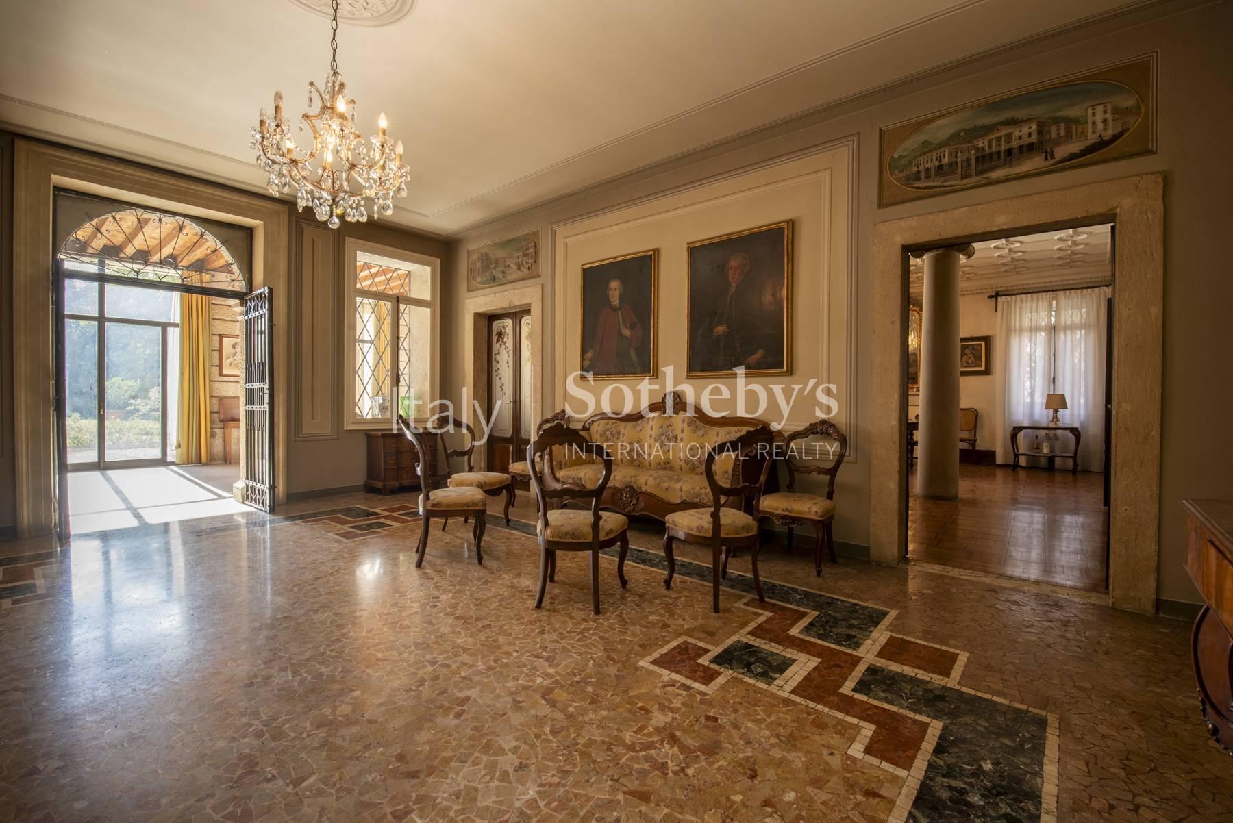 Neoclassical Venetian Villa with park and outbuildings - 7