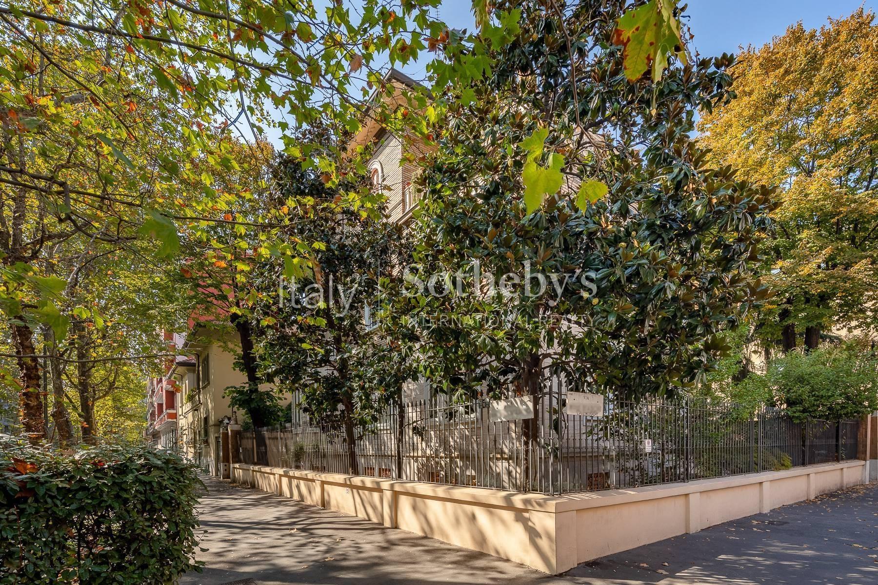 Wonderful period villa with private garden in Via Mosè Bianchi - 28