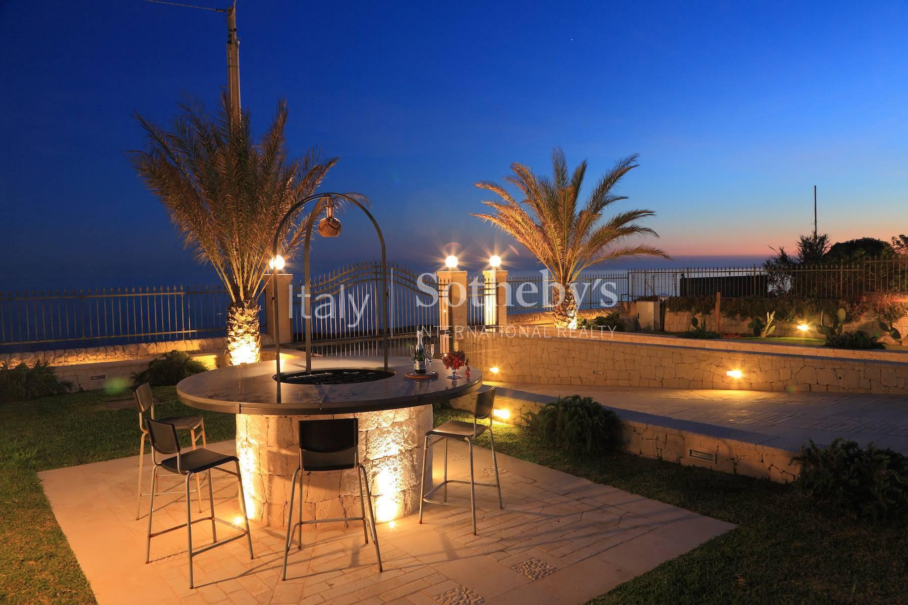 Beachfront villa with outdoor and indoor pool - 11