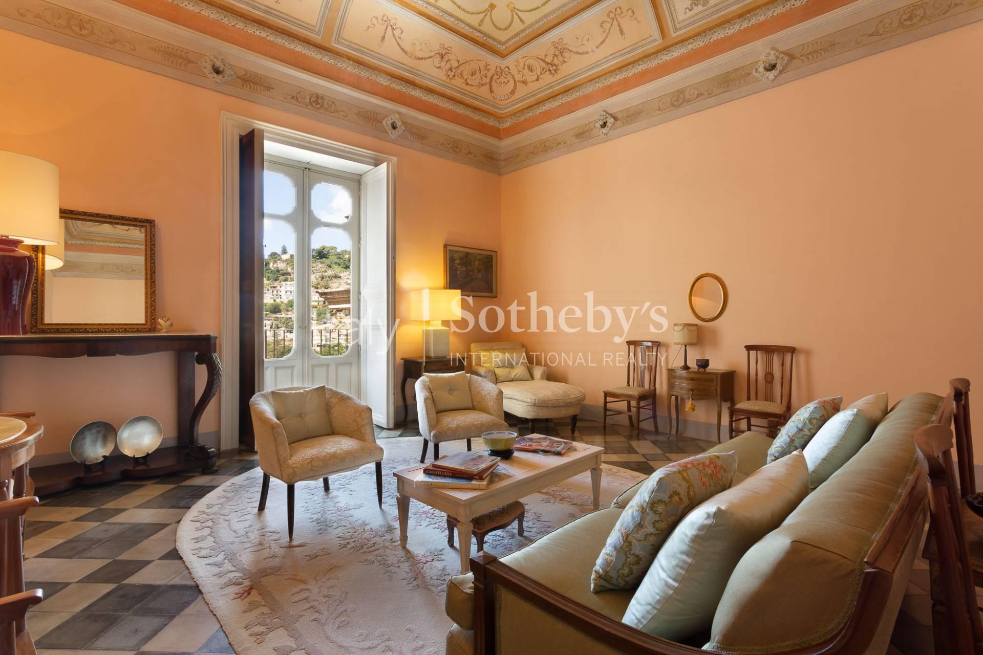 Historic apartment with terrace and courtyard near the Cathedral of San Giorgio in Modica - 6