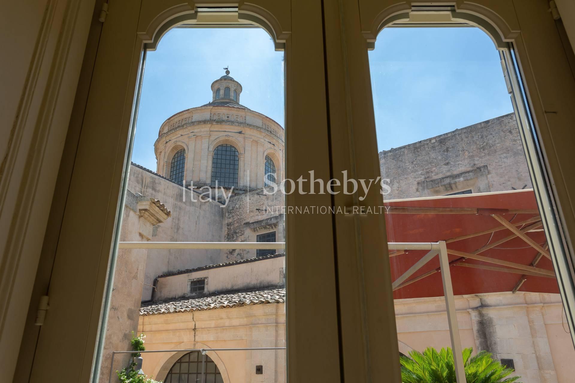 Historic apartment with terrace and courtyard near the Cathedral of San Giorgio in Modica - 4