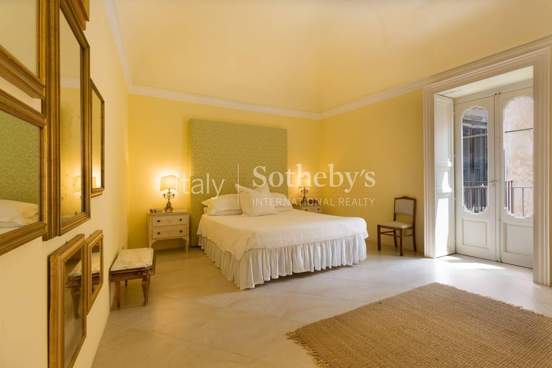 Historic apartment with terrace and courtyard near the Cathedral of San Giorgio in Modica - 13