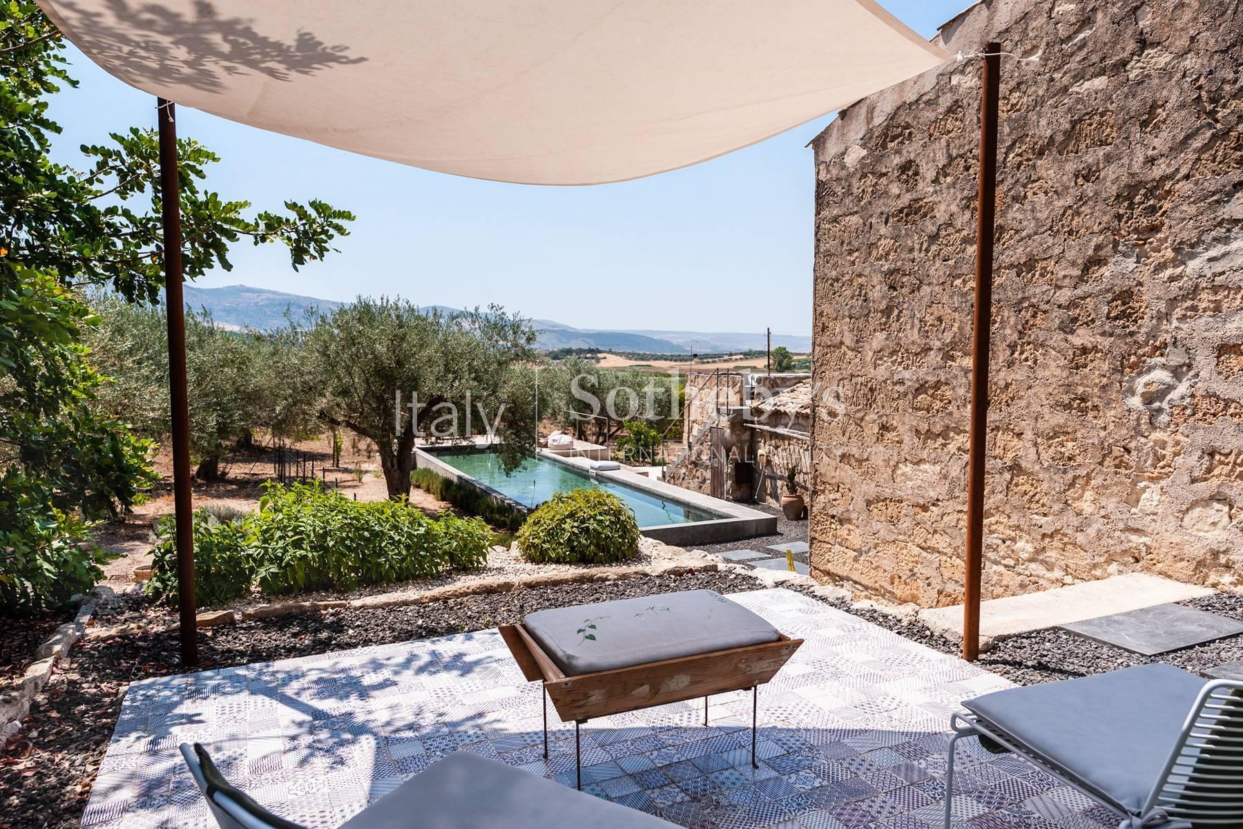 Antico casale con piscina, in vendita, Chiaramonte Gulfi | Sotheby’s Realty Italy - 9