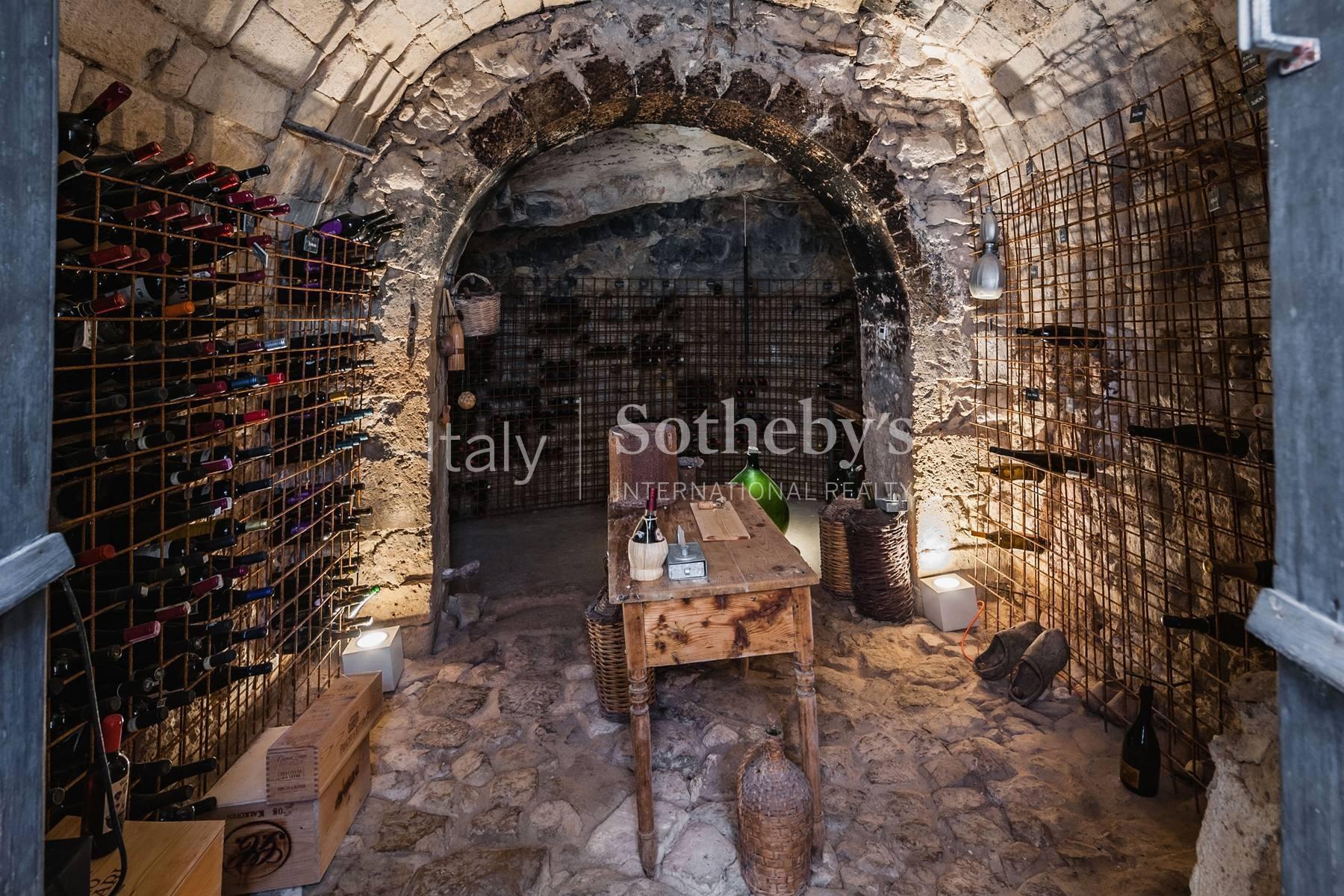 Antico casale con piscina, in vendita, Chiaramonte Gulfi | Sotheby’s Realty Italy - 8