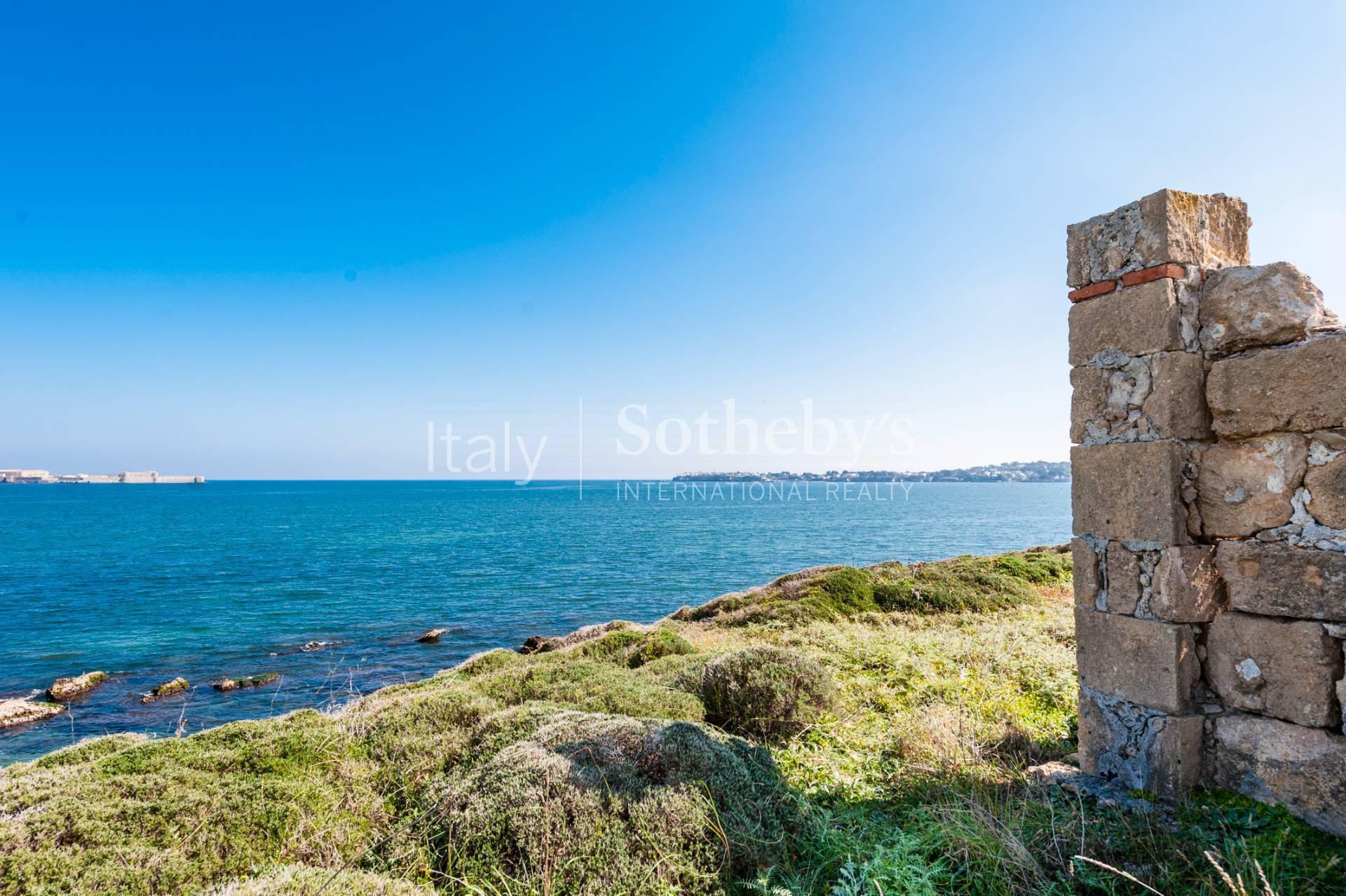 Property with direct access to the sea overlooking Ortigia - 6