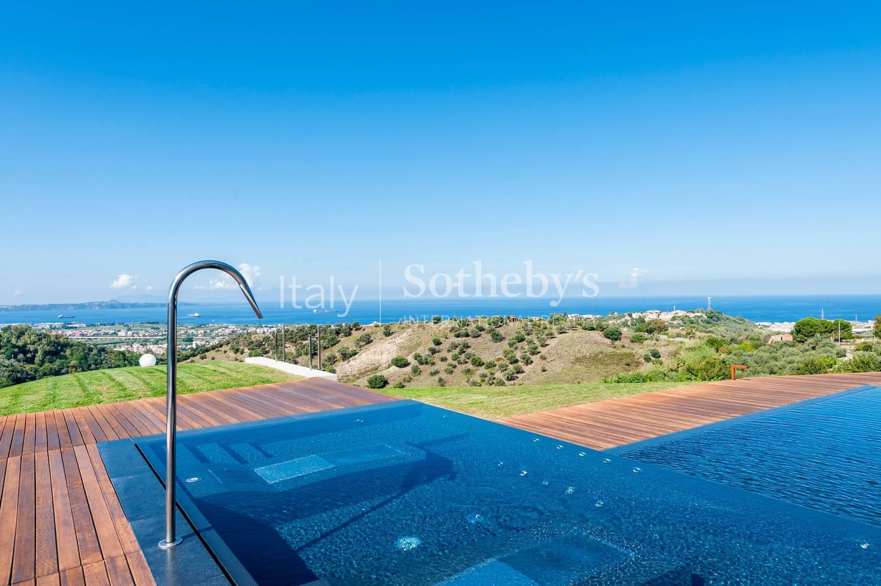 Exclusive modern villa with pool overlooking the sea - 3