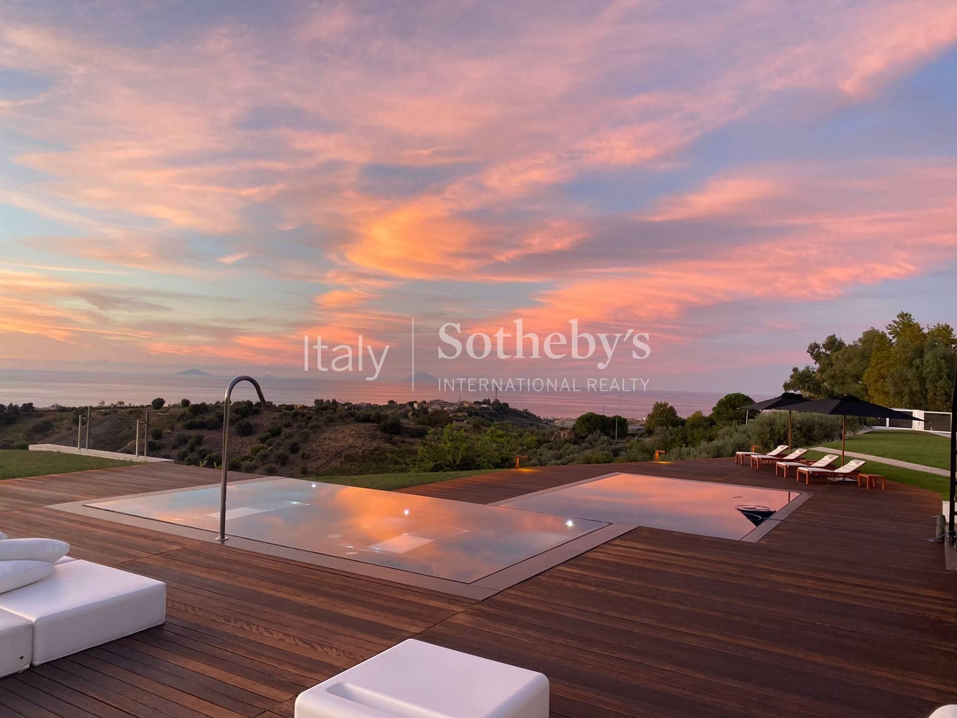 Exclusive modern villa with pool overlooking the sea - 27