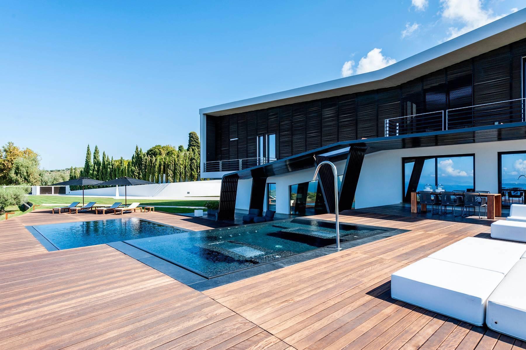 Sofisticata villa di design con piscina e vista mare - 1