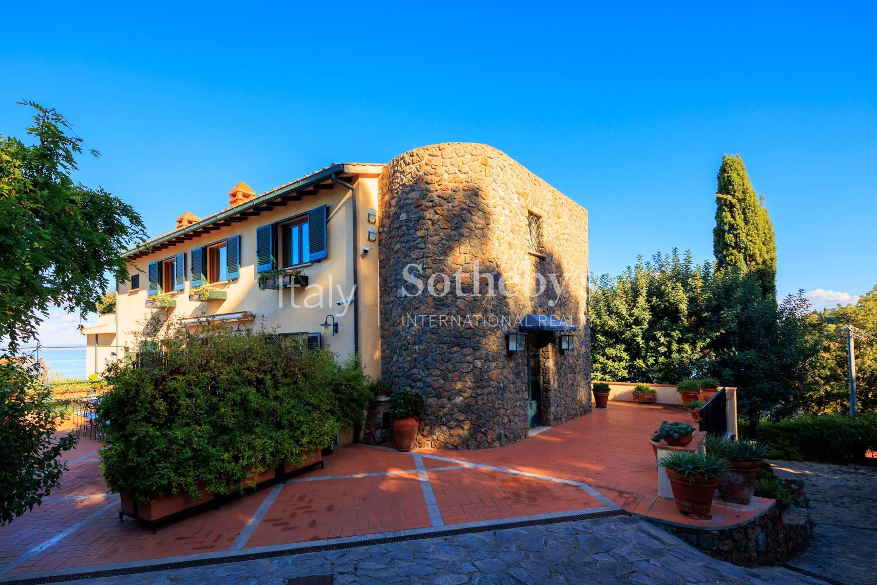 Spectacular waterfront villa with panoramic views - 4