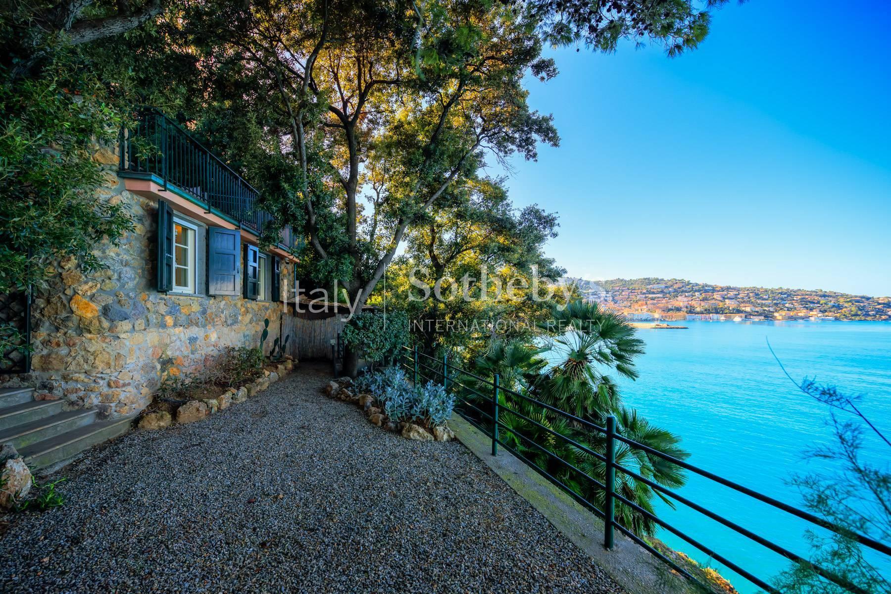 Spektakuläre Villa direkt am Meer mit Panoramablick - 8