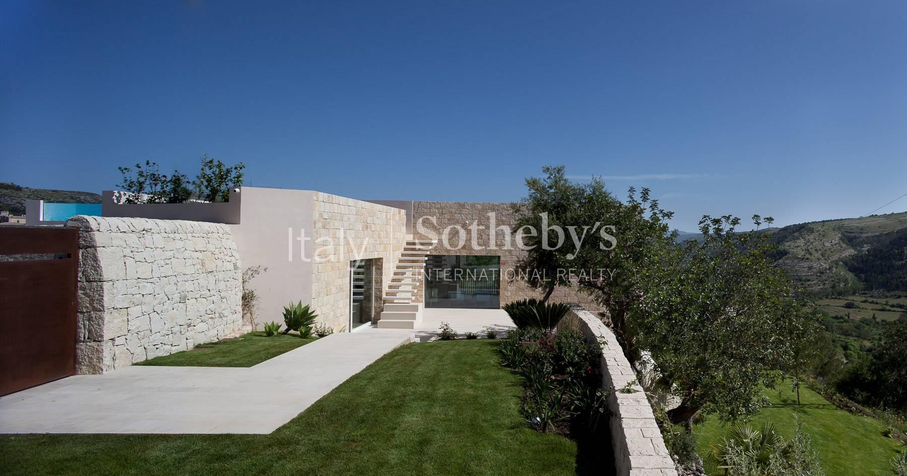 Luxury villa with panoramic view - 5