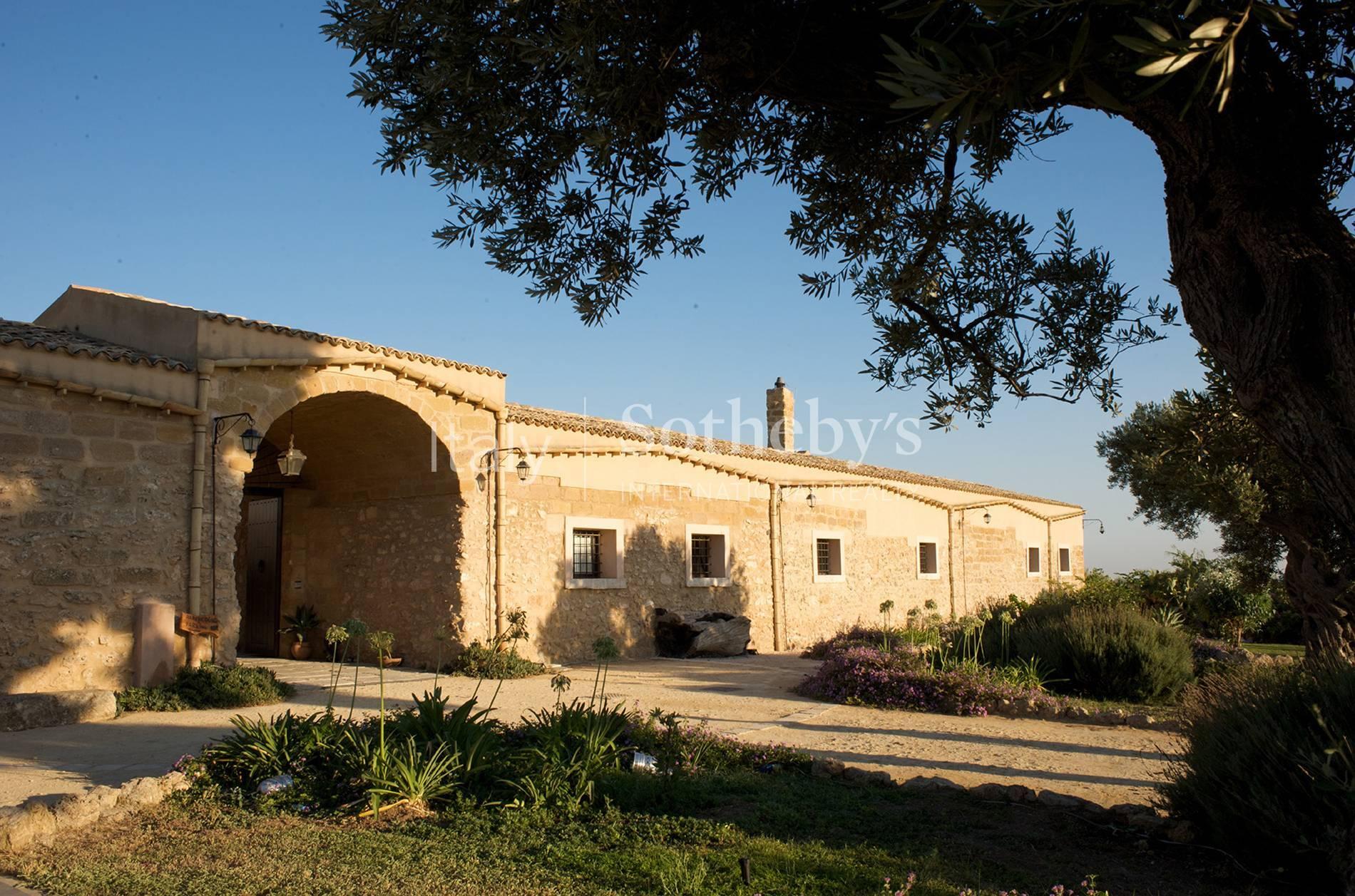 Magnificent  Sicilian Wine Estate - 12