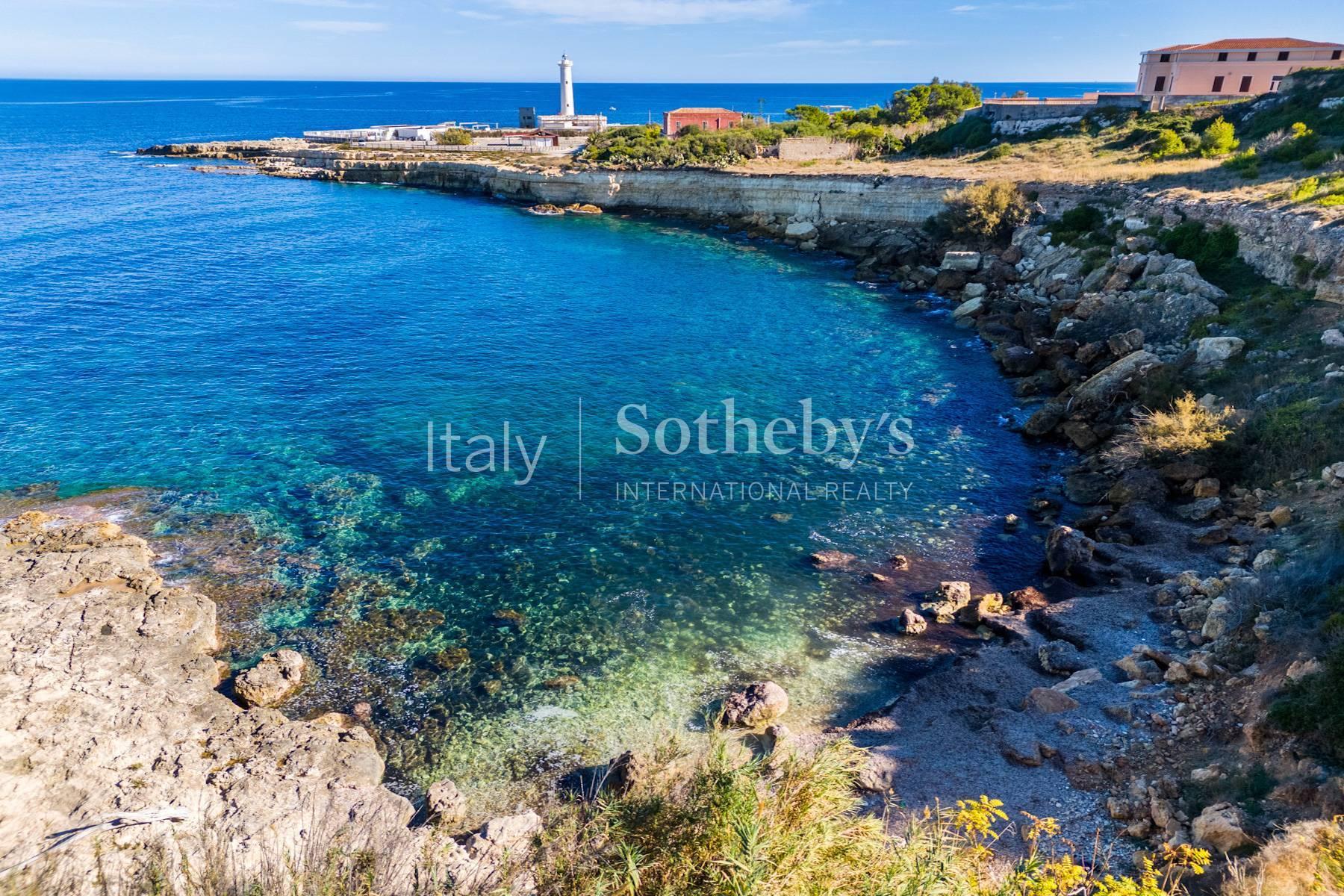 Seafront villa with private access to the sea - 3