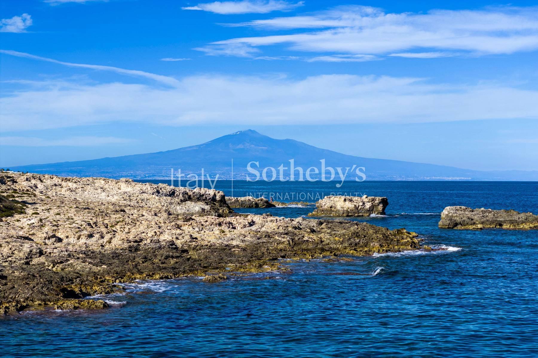 Seafront villa with private access to the sea - 2