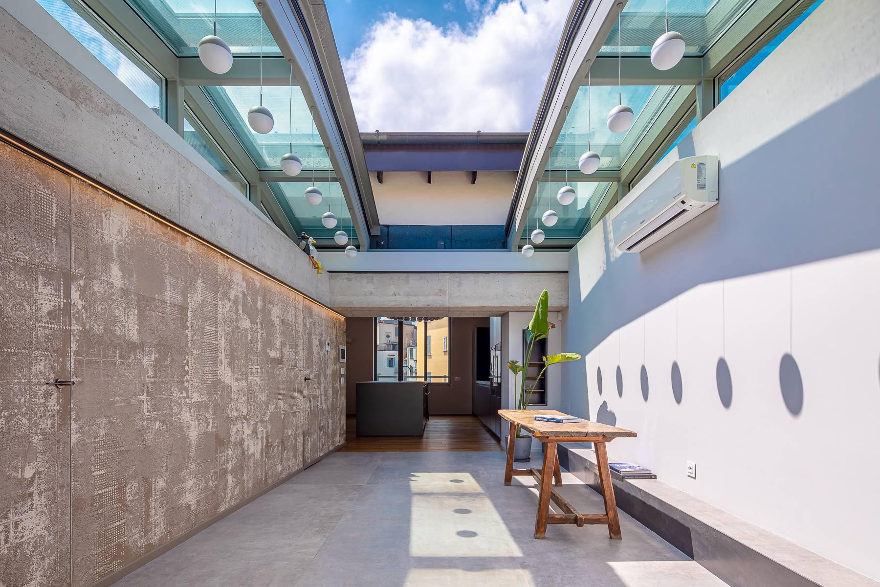 Elegante Loft Urban Design: Un Rifugio Sopra le Nuvole - 1