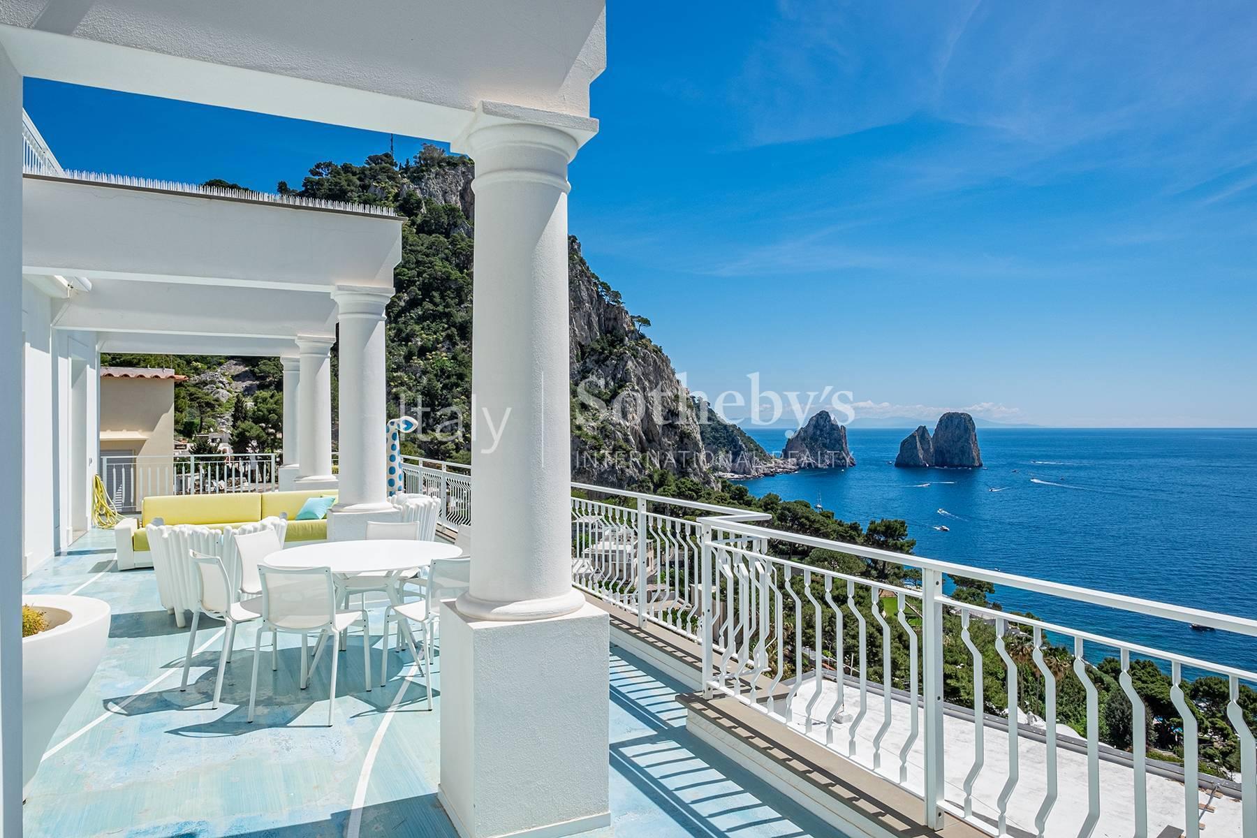 Penthouse with a breath taking view on the Faraglioni Rocks - 3