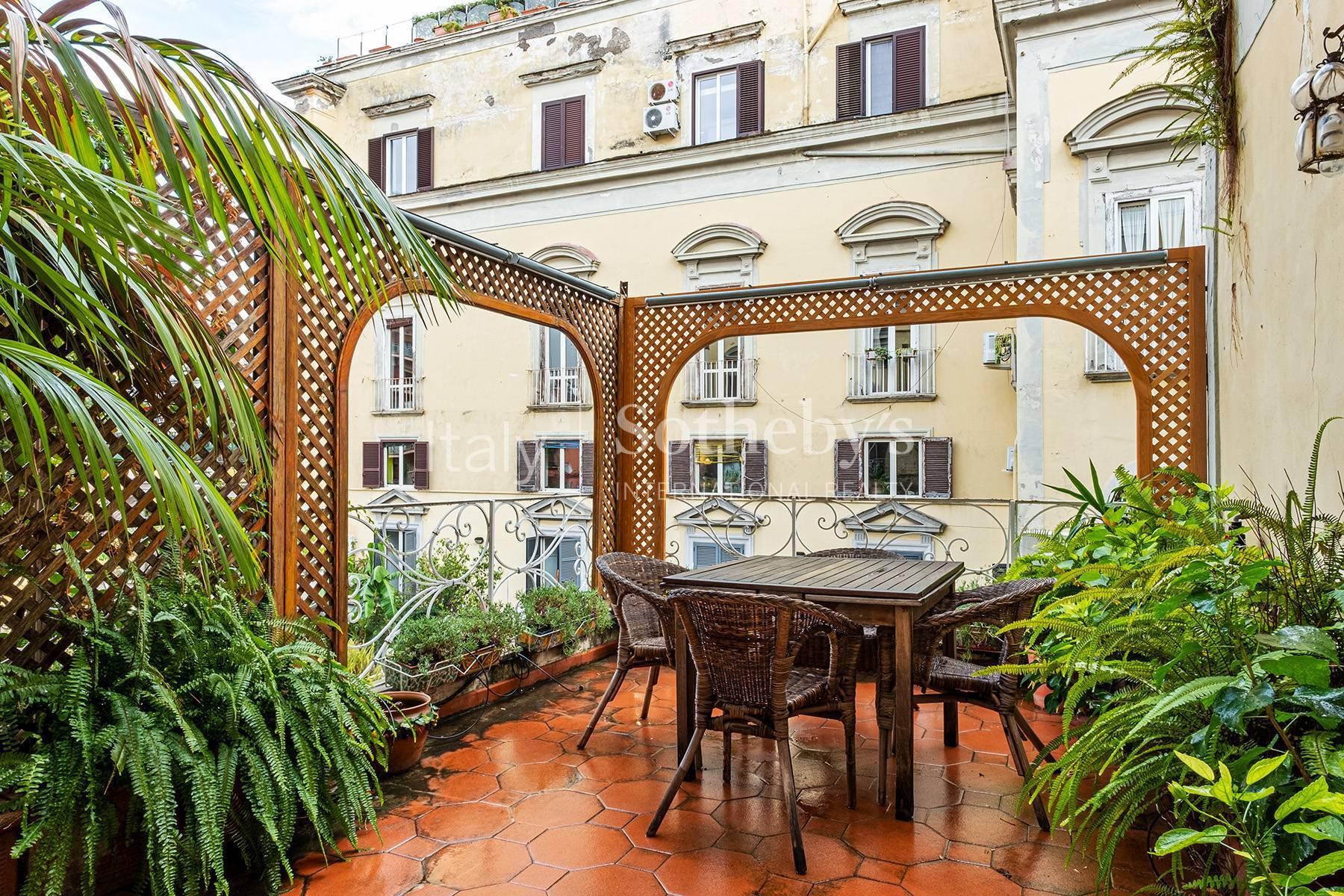 Exclusive property in the heart of Chiaia - 20