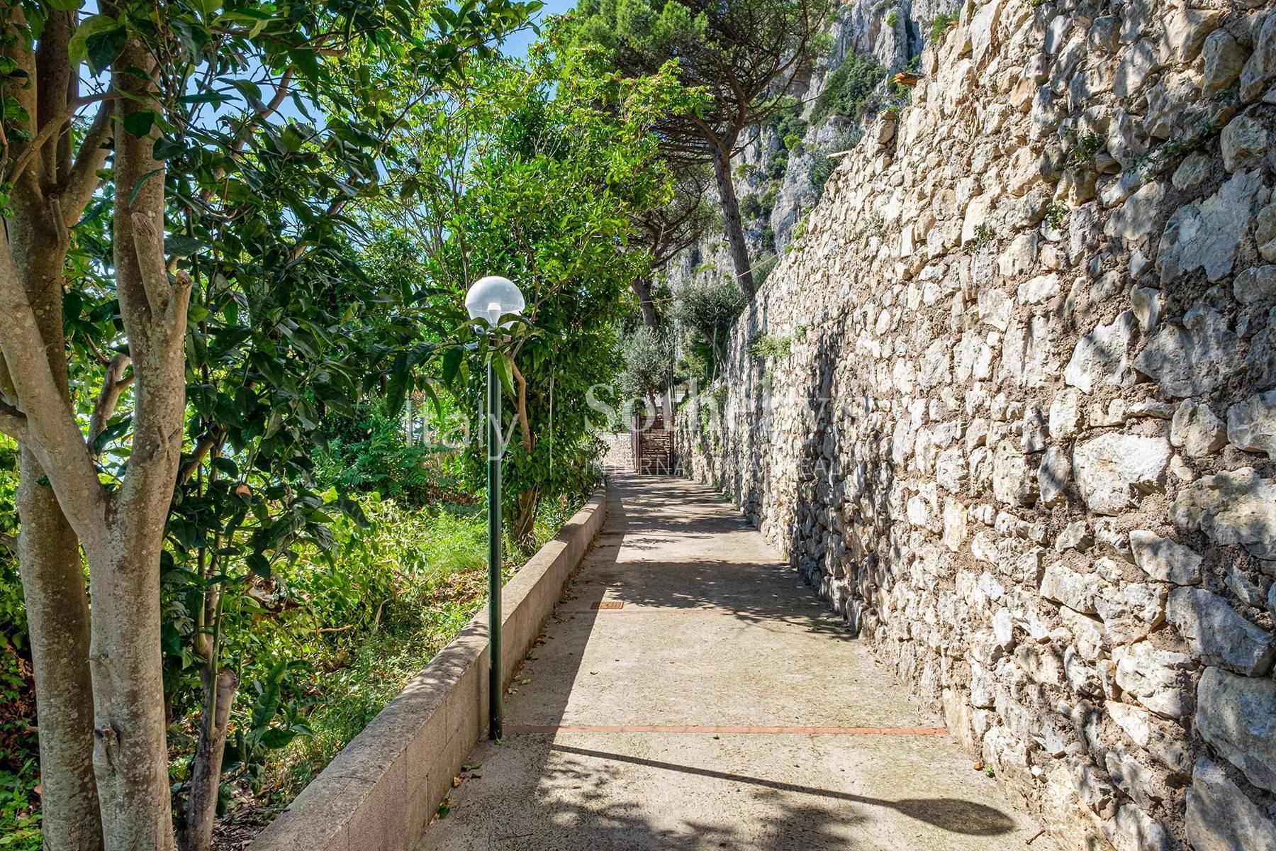 Design property with a breath taking view on the Faraglioni rocks - 2