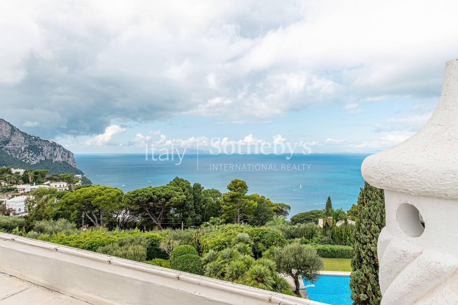 Monumental property overlooking the sea - 37