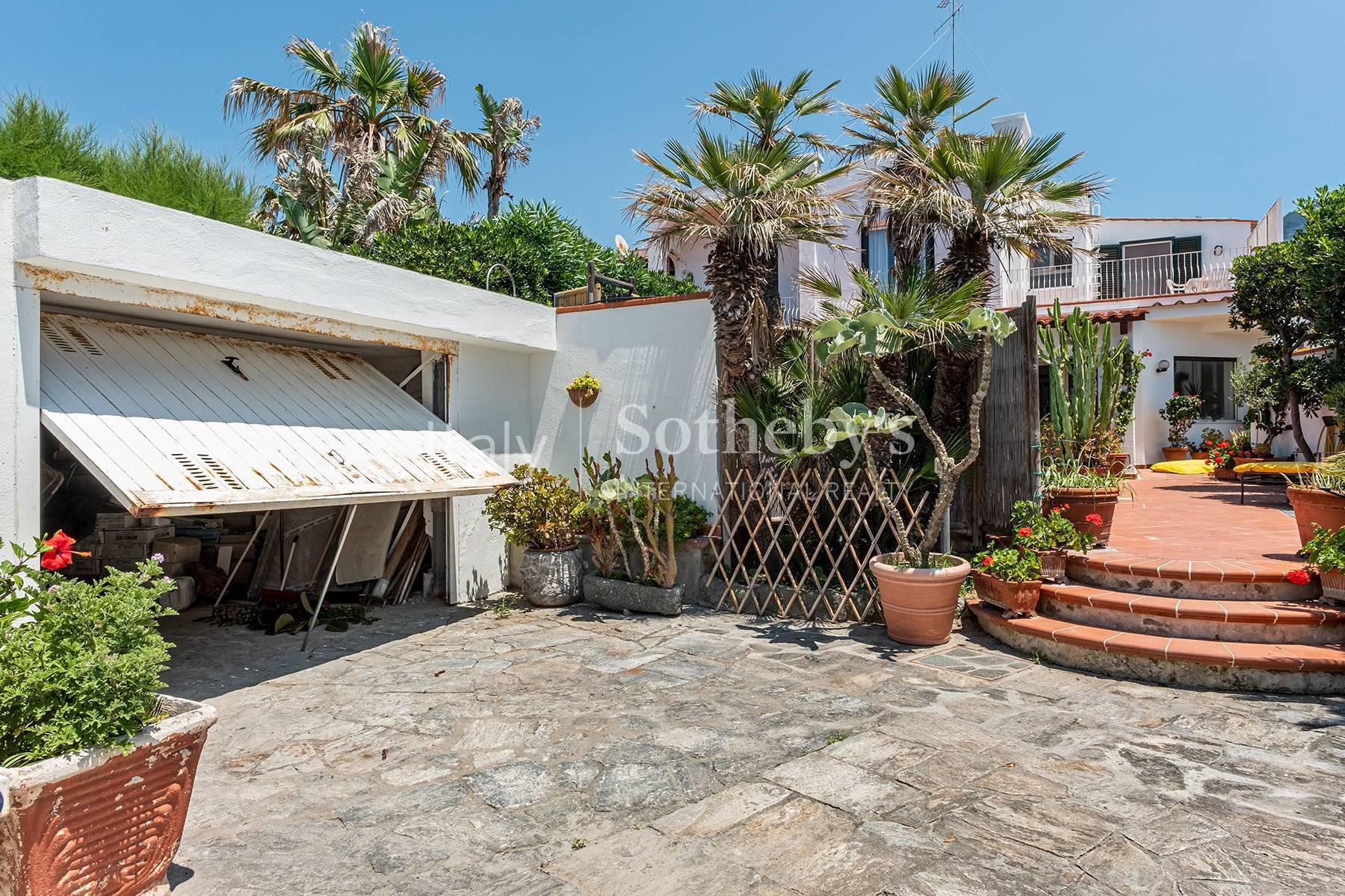 Meravigliosa proprietà con piscina e discesa a mare, in vendita, Forio | Sotheby’s Realty Italy - 9