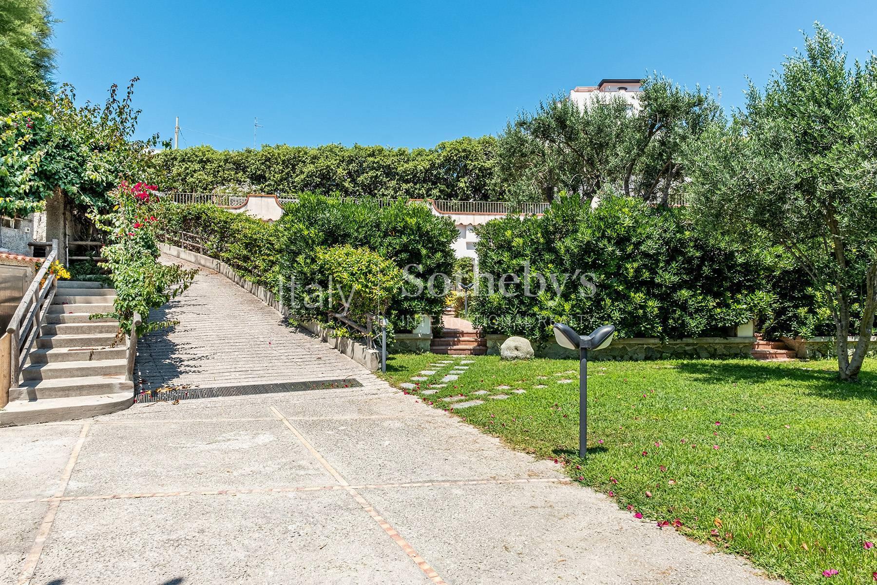 Meravigliosa proprietà con piscina e discesa a mare, in vendita, Forio | Sotheby’s Realty Italy - 12