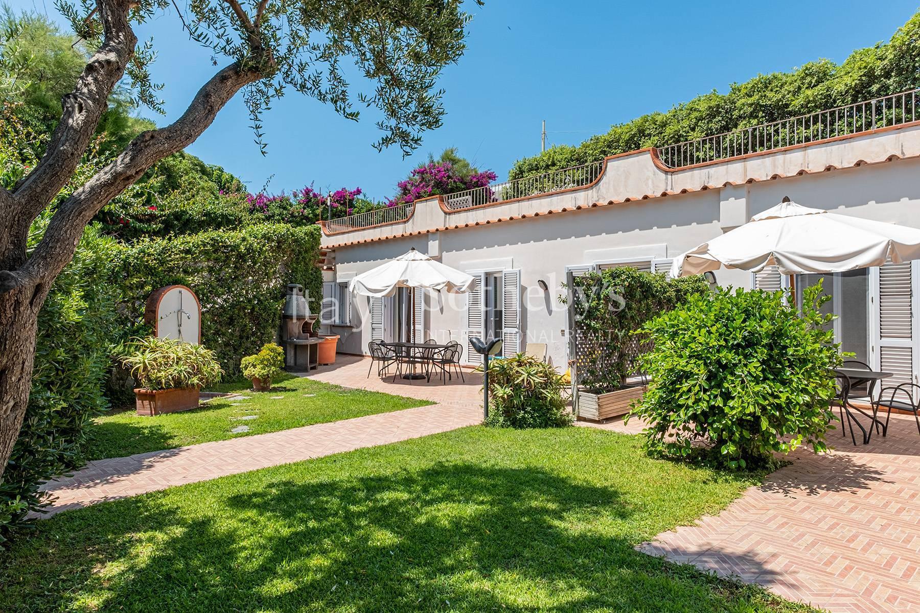 Meravigliosa proprietà con piscina e discesa a mare, in vendita, Forio | Sotheby’s Realty Italy - 23