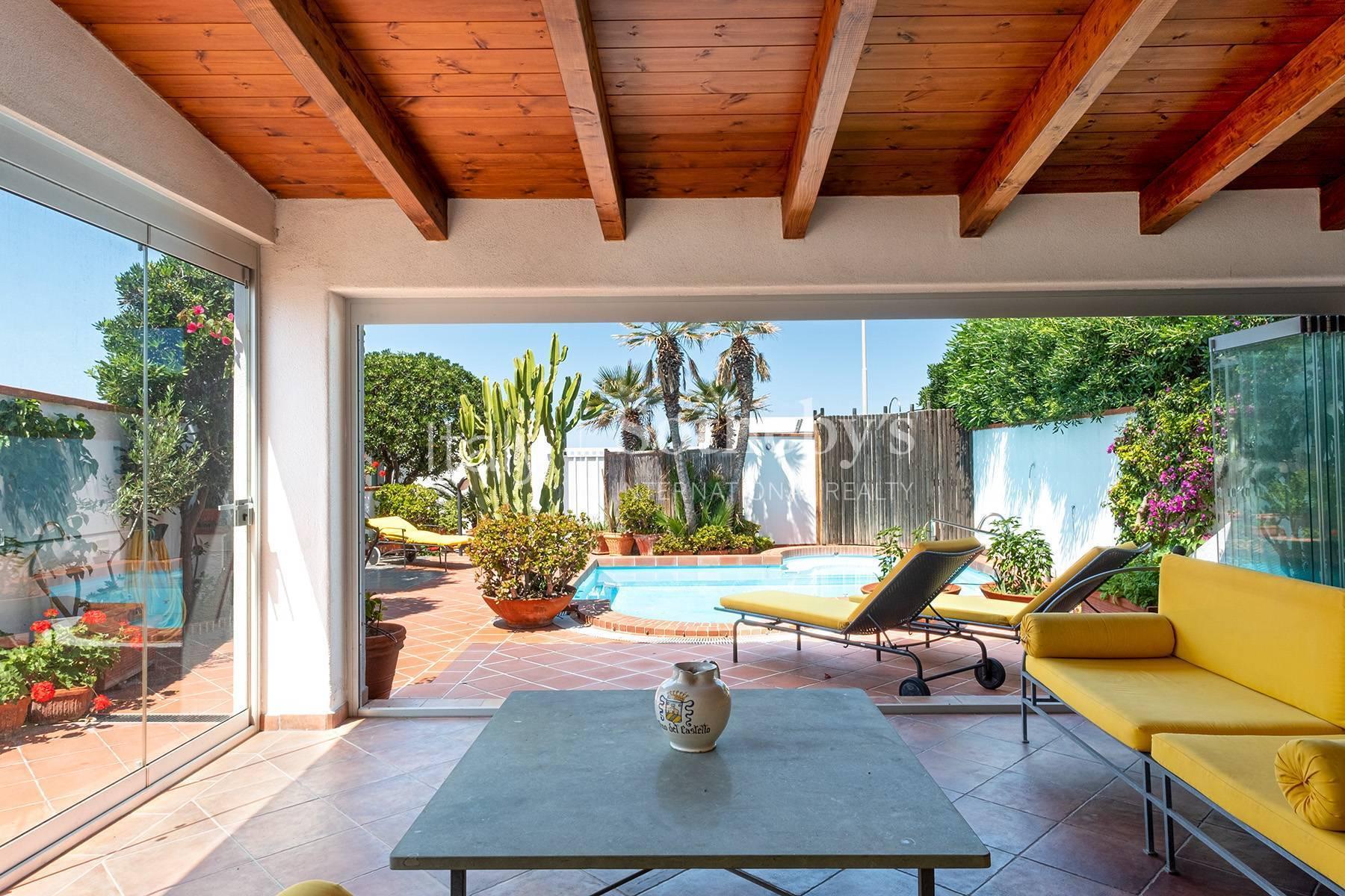 Meravigliosa proprietà con piscina e discesa a mare, in vendita, Forio | Sotheby’s Realty Italy - 21
