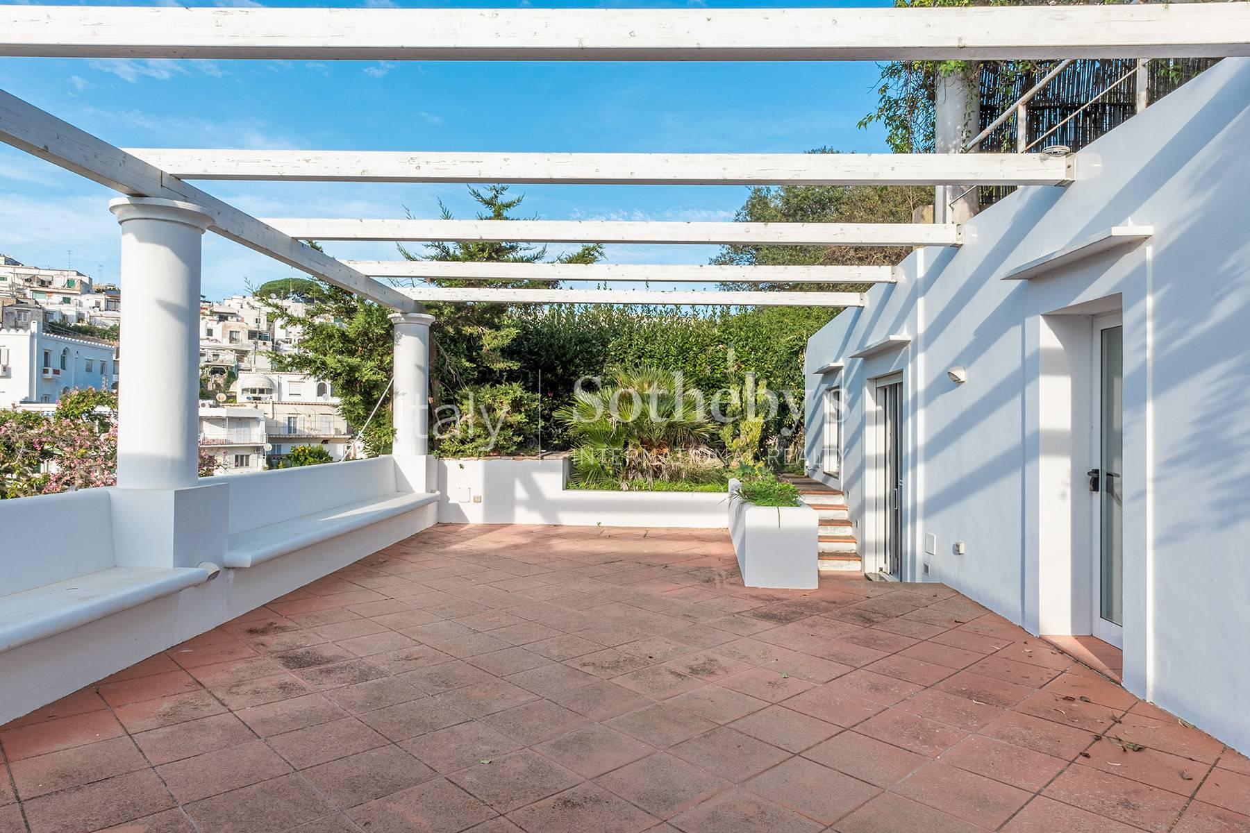 Panoramic villa with swimming pool in Anacapri city center - 4