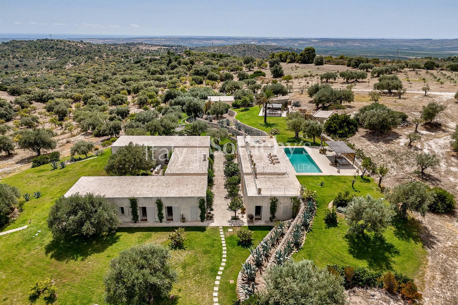 A design masterpiece estate with views on Noto - 4