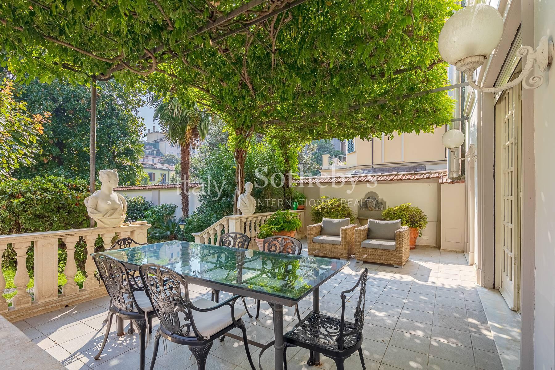 Exclusive Liberty style villa with private garden - 2