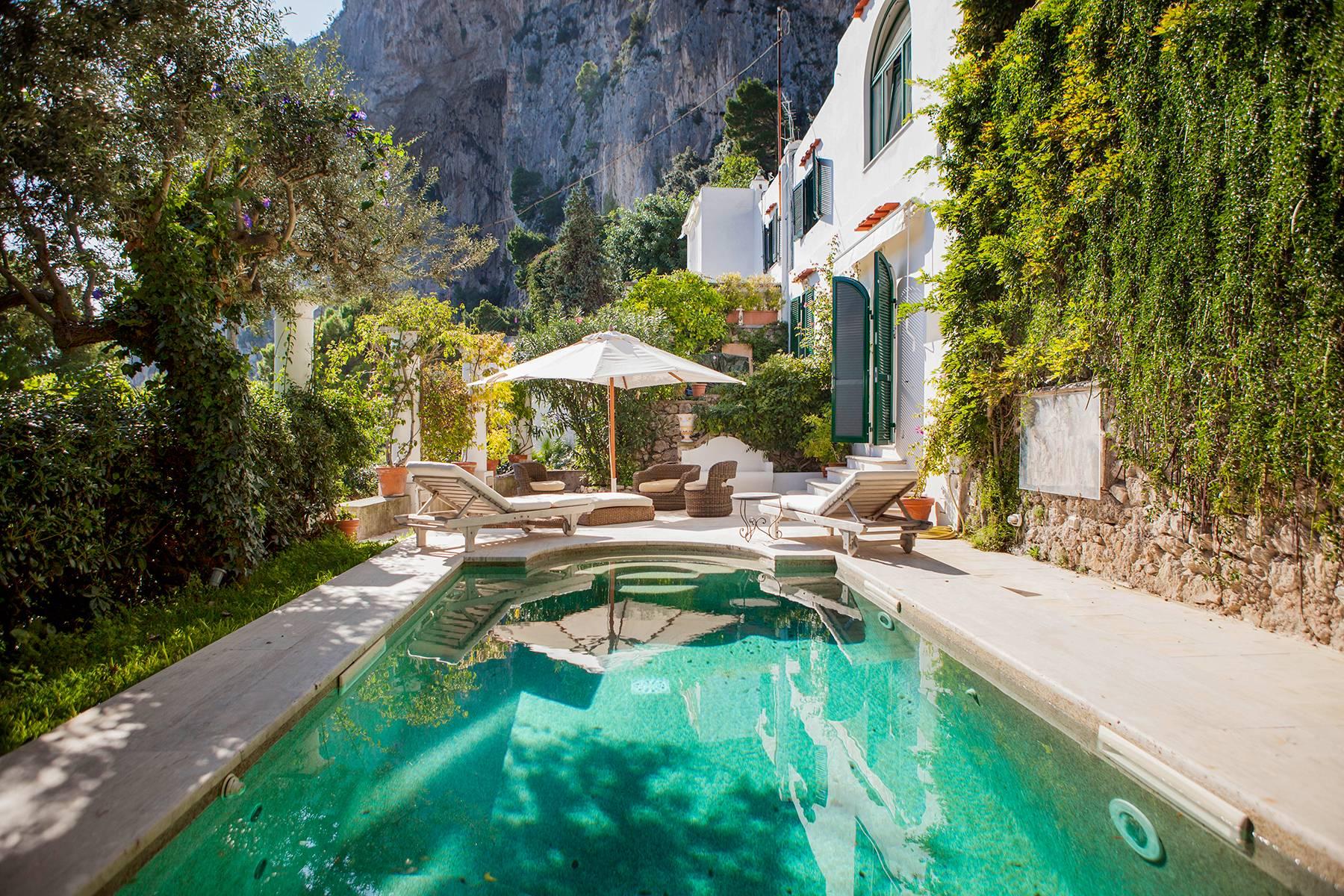 Magnificent villa overlooking the Faraglioni rocks - 1