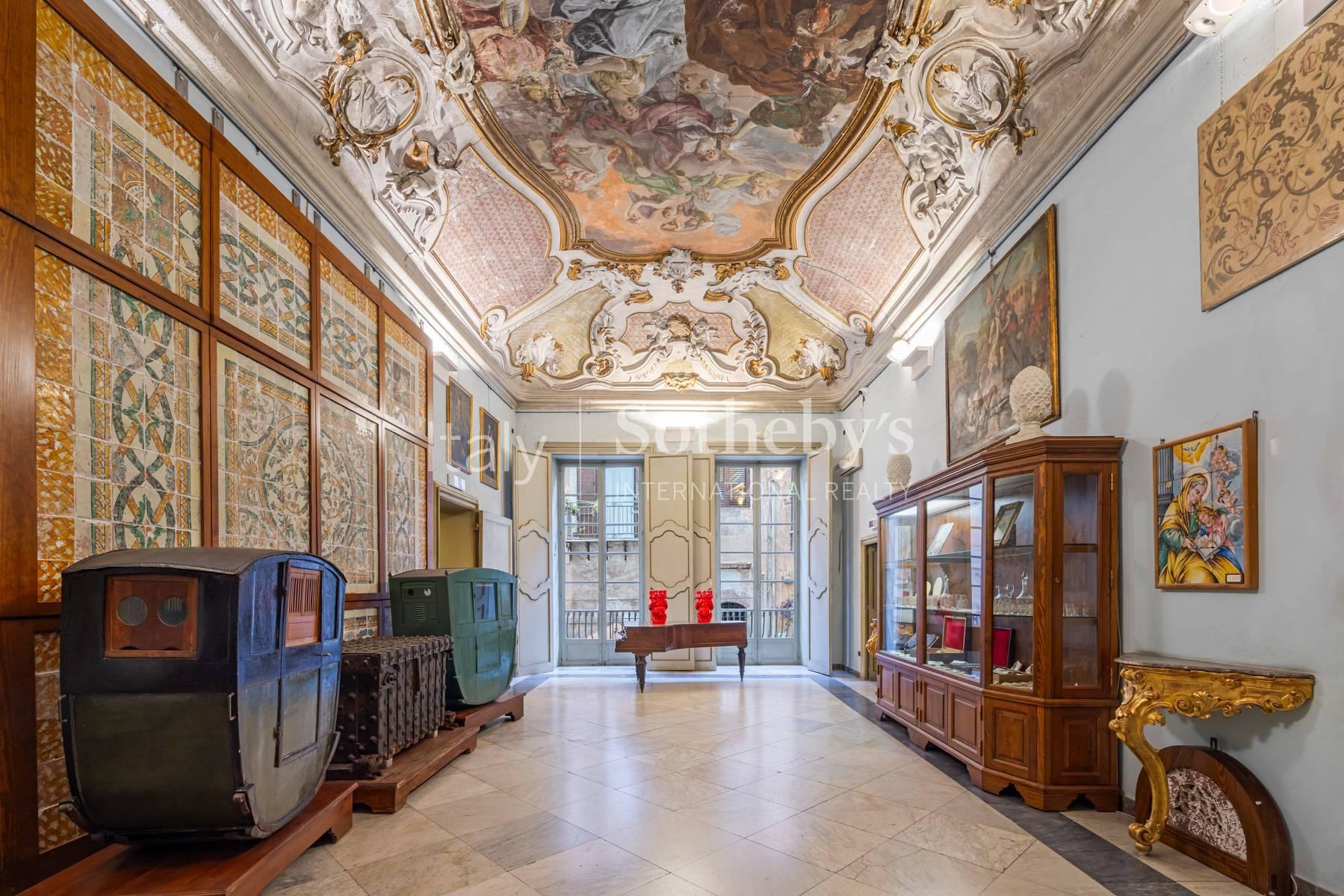 Das Hauptgeschoss eines historischen Palastes im Herzen von Palermo - 2