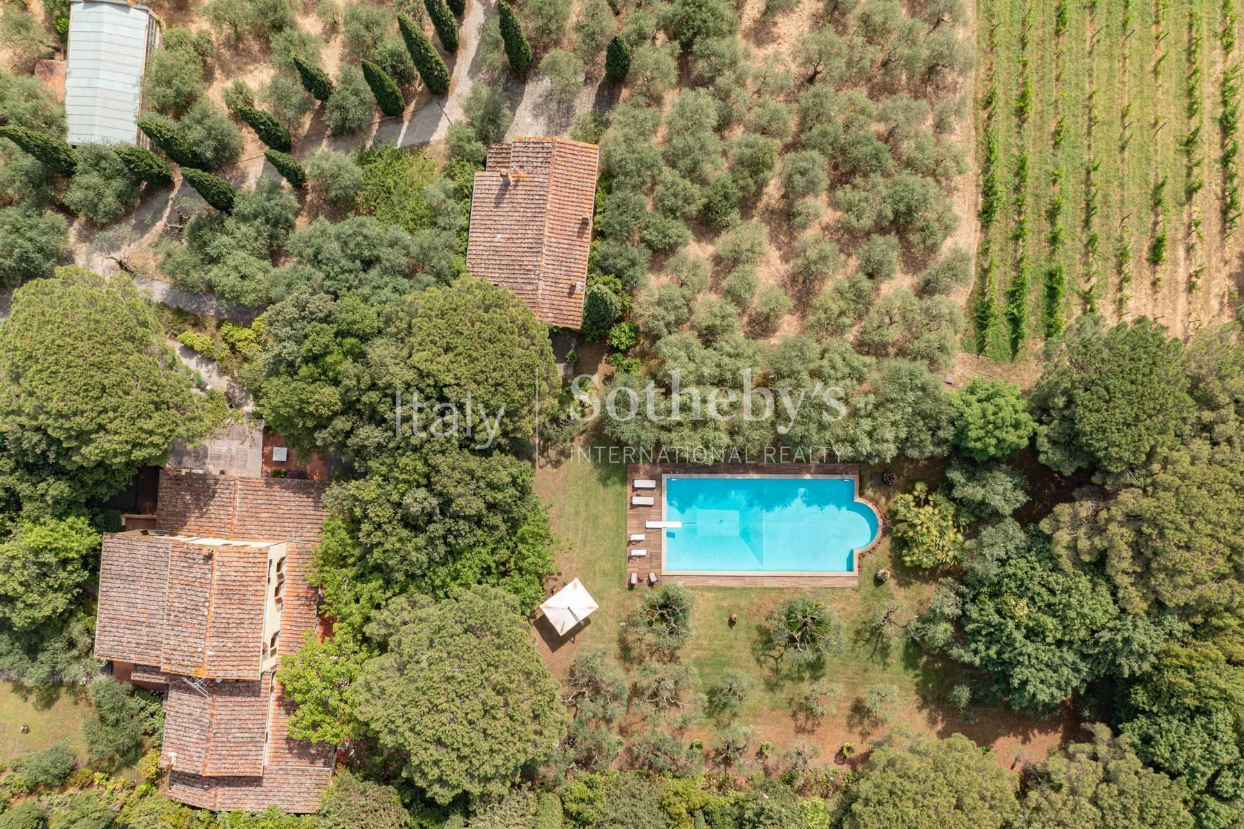 Splendid property in the green hills of Pescia - 25