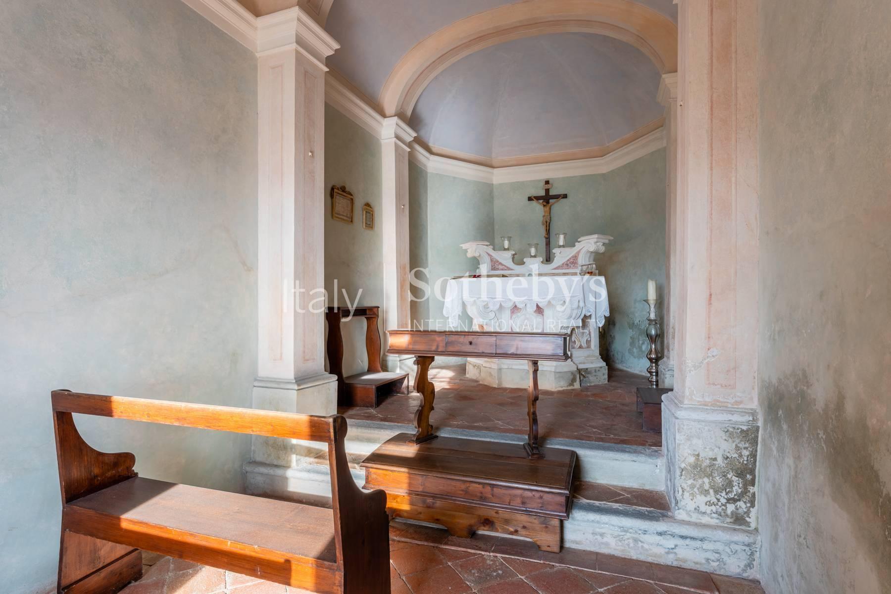 Villa storica con cappella sulle colline di Pescia - 13