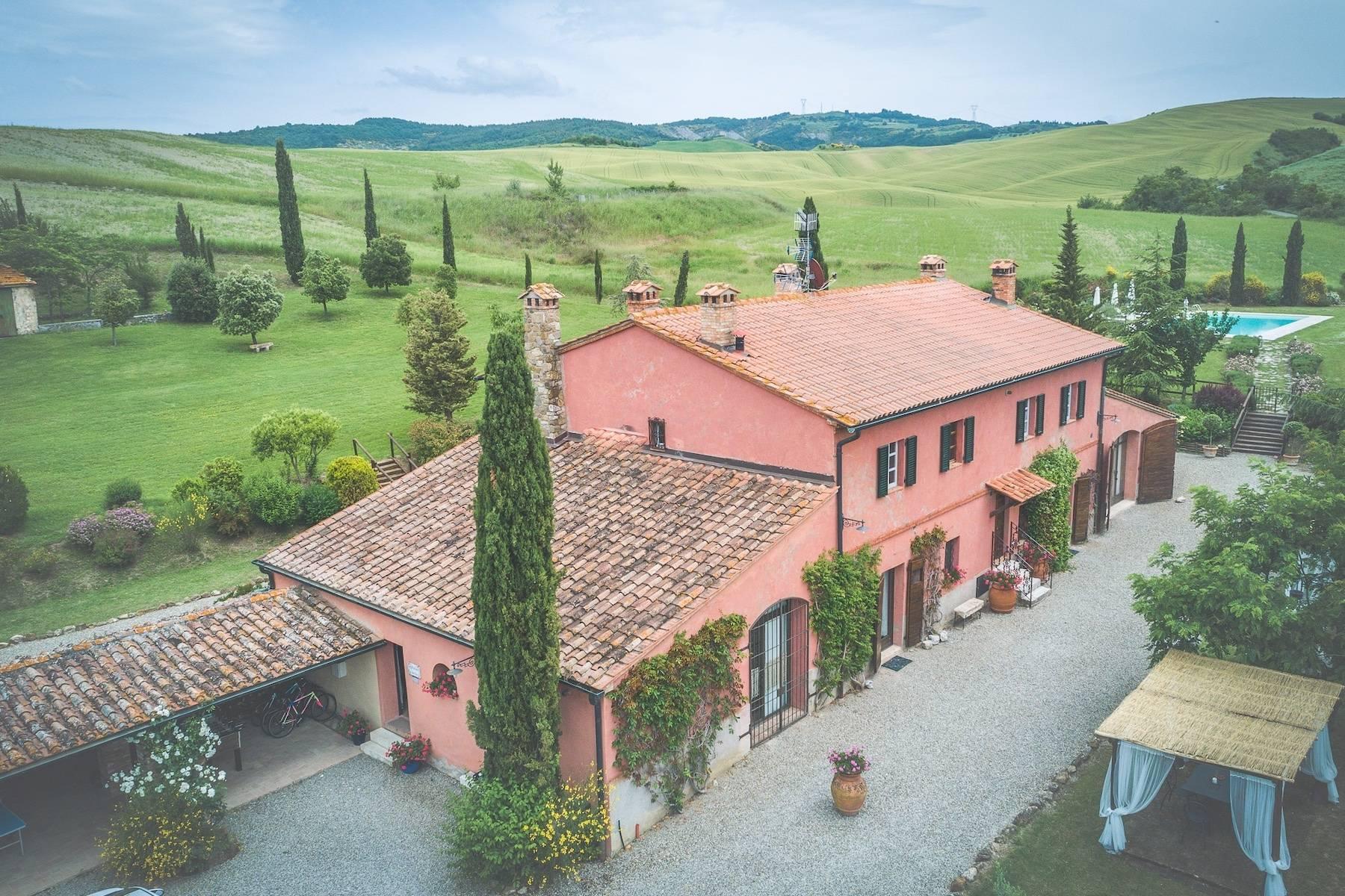 Farmhouse located in the hills of the Val D'Orcia - 1