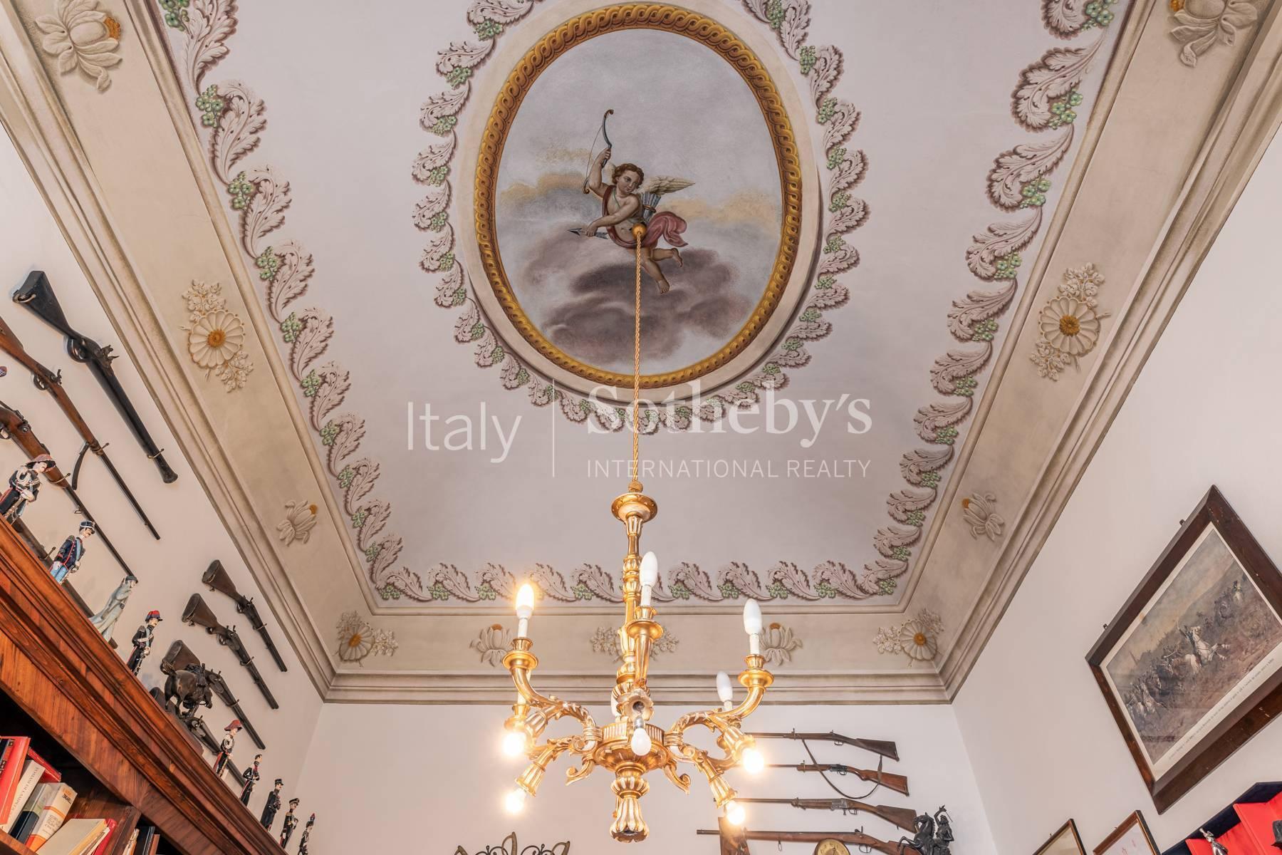 Elegant frescoed apartment in the heart of Pisa - 25