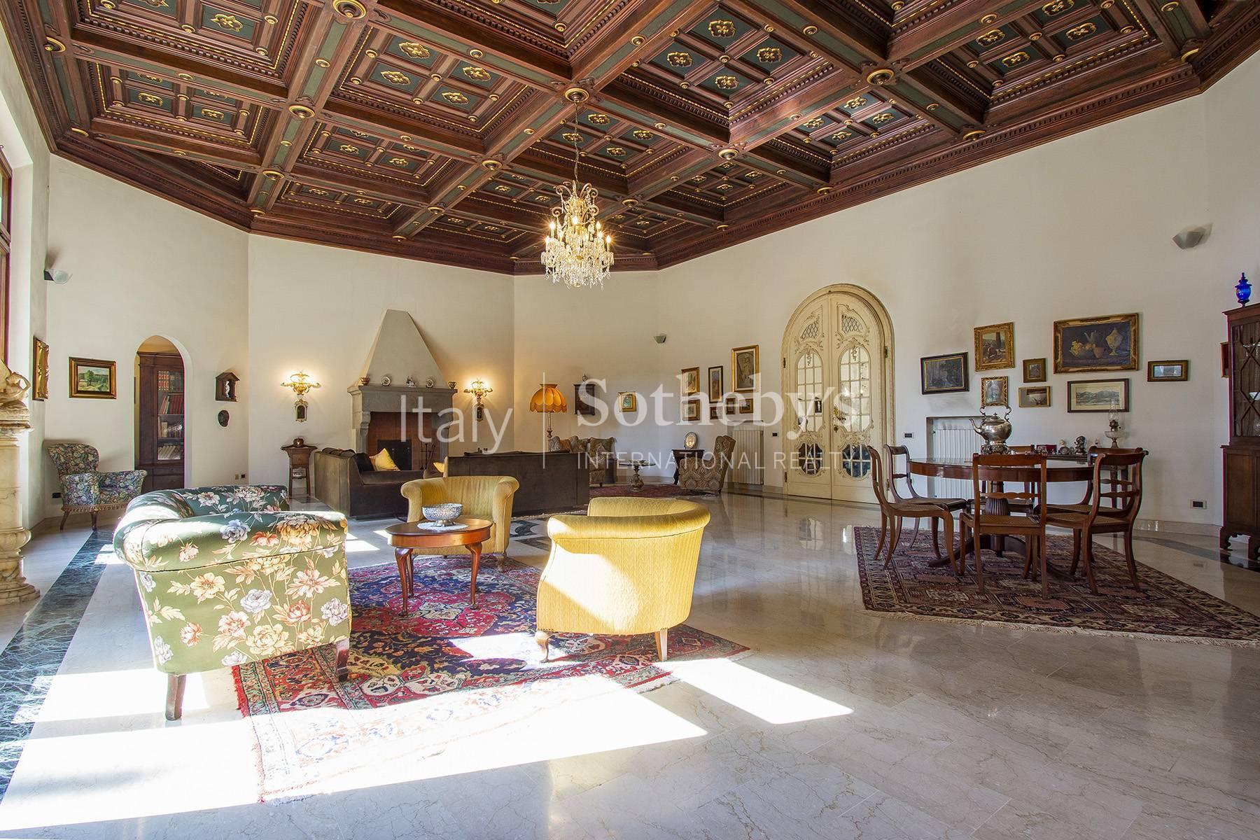 Exquisite apartment in a historic villa - 2