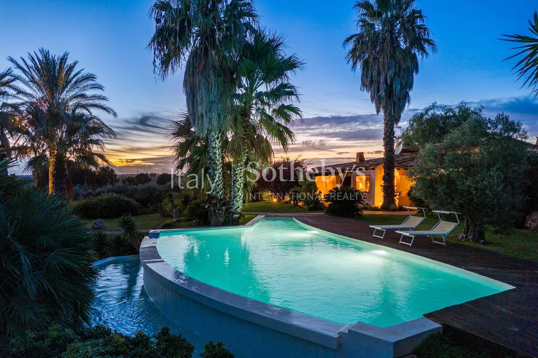 Stunning villa with pool set in extensive private garden - 31