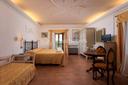 Tenuta vitivinicola nel cuore del Chianti Classico, in vendita, Castellina in Chianti | Sotheby’s Realty Italy - 13