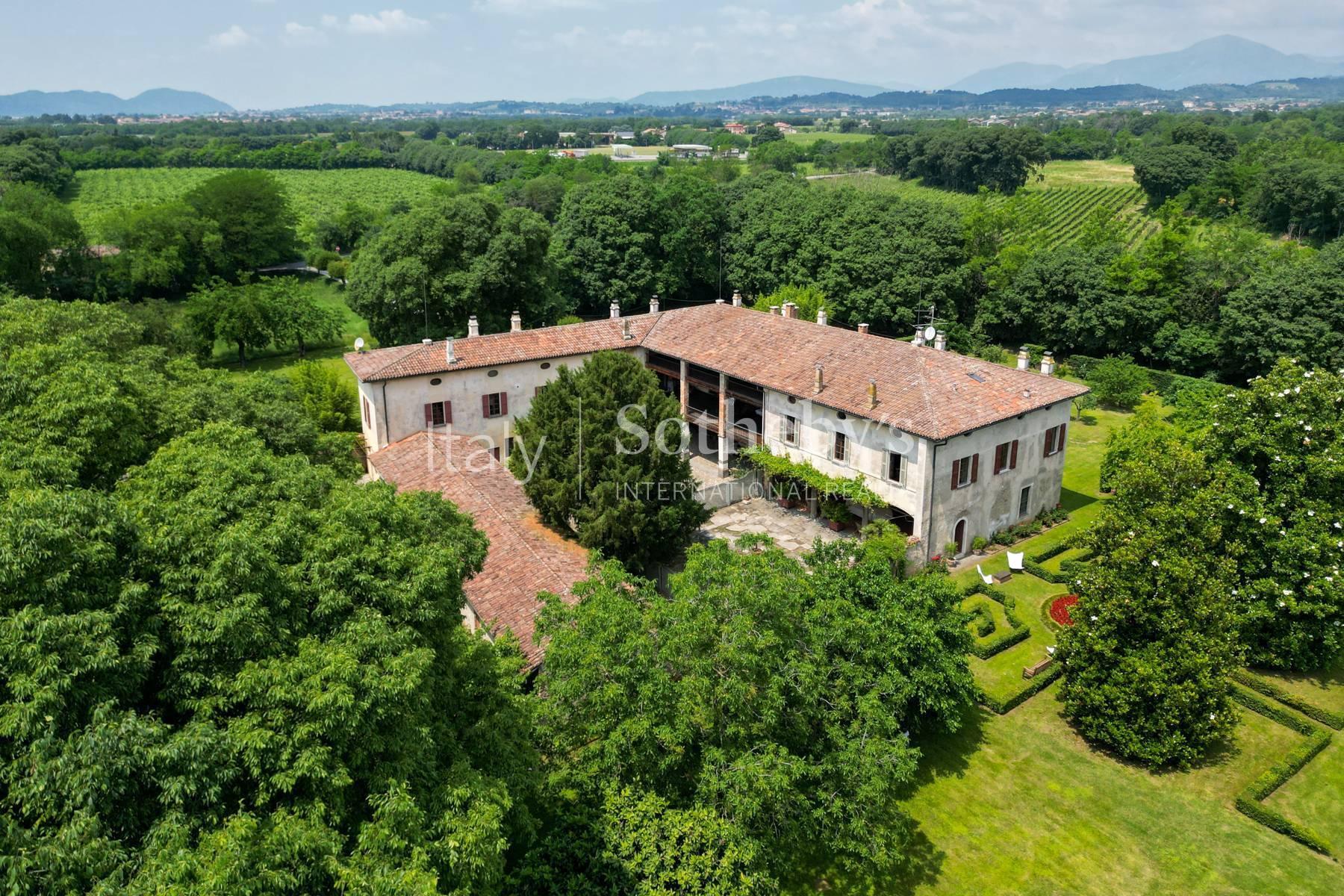 Gorgeous historic estate with private vineyard in Franciacorta - 2